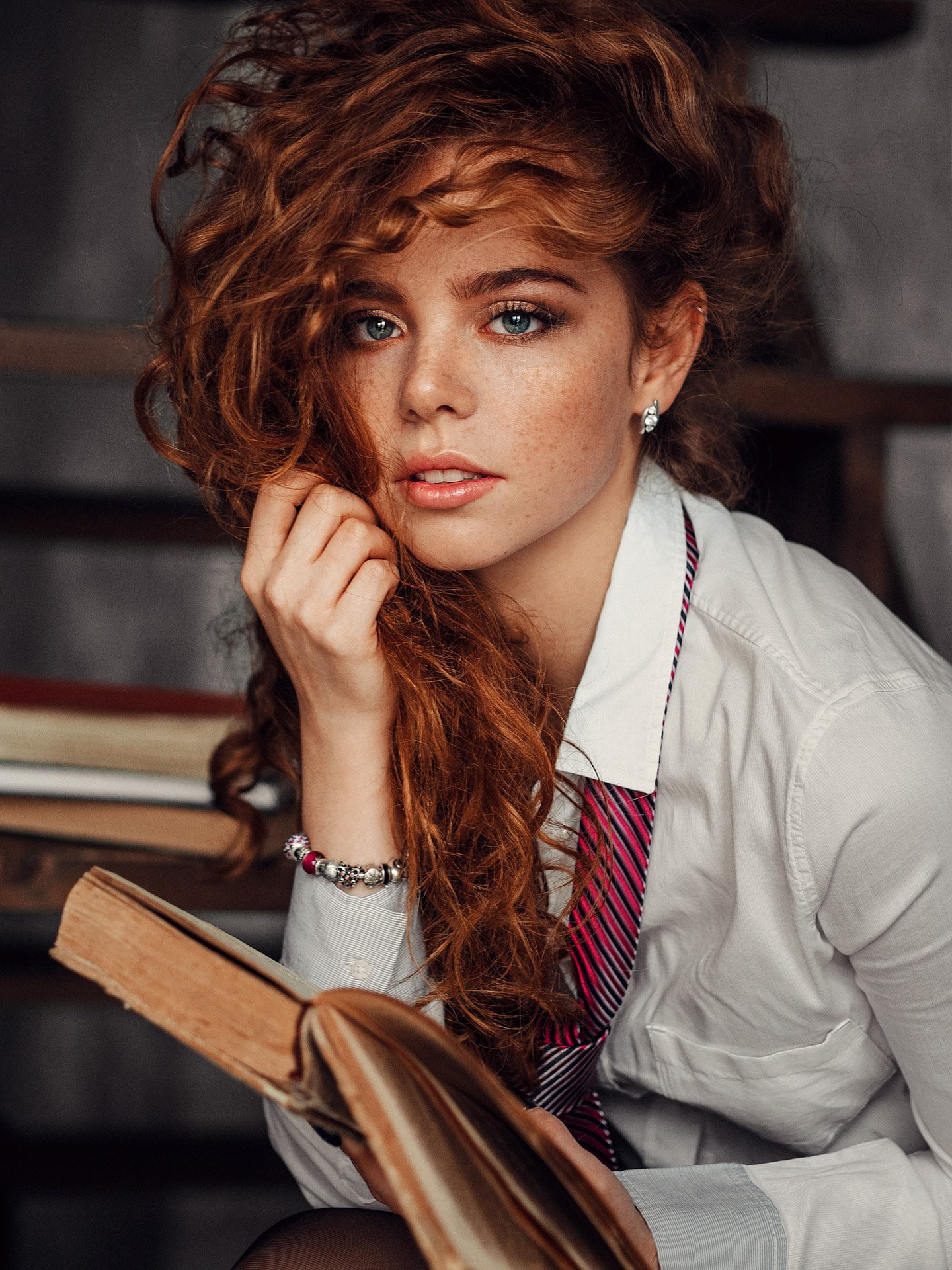 human hair, indoors, lifestyles, beautiful woman, adult, beauty, one person, redhead, sitting, young adult, human face, dyed red hair, real people, looking at camera, Phone HD Wallpaper