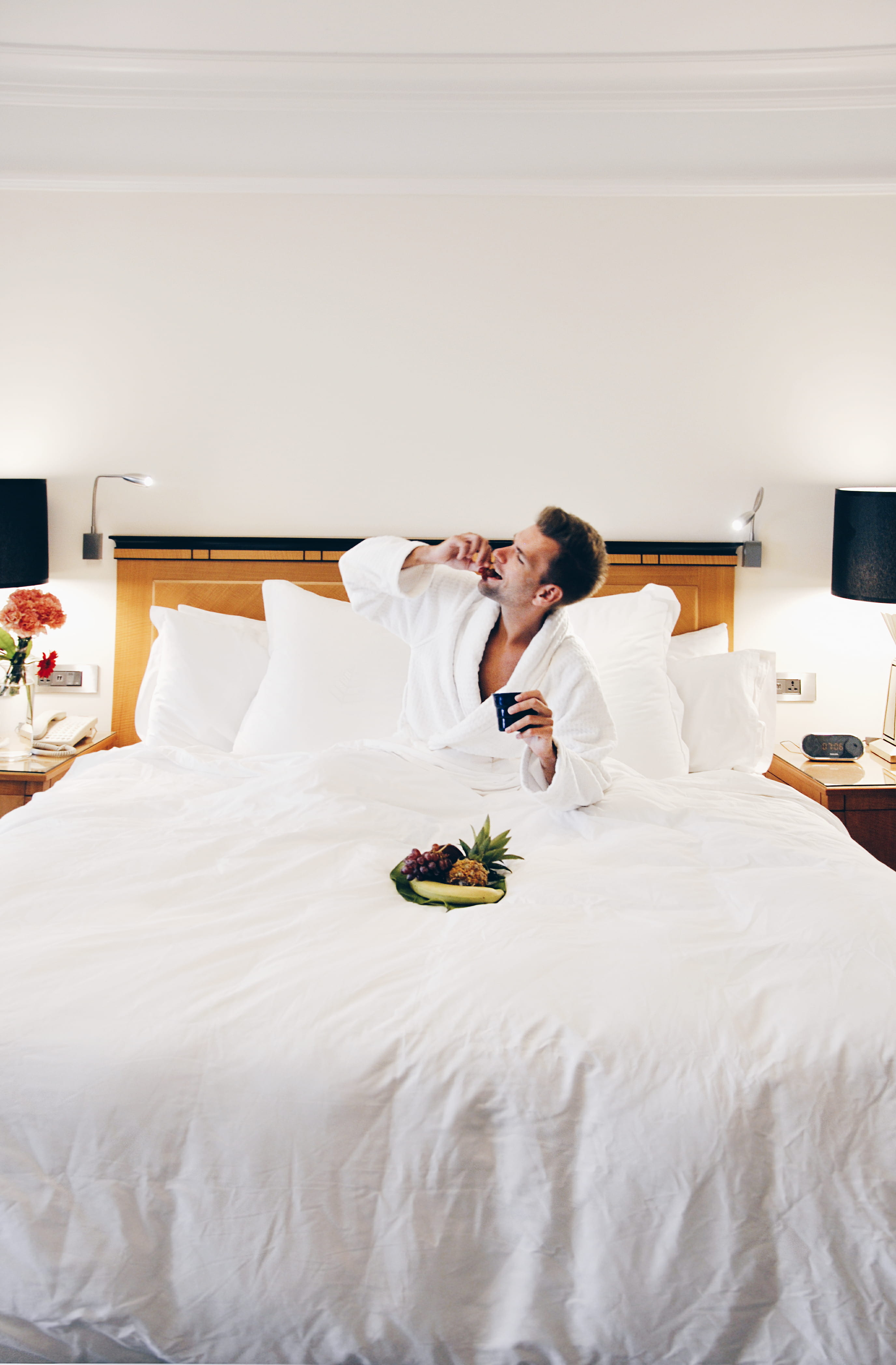 one person, bathrobe, flower, bed, relaxation, white color, lifestyles, sitting, women, man, comfortable, travel, wearing, fruits, 4K, morning, food and drink, Phone HD Wallpaper