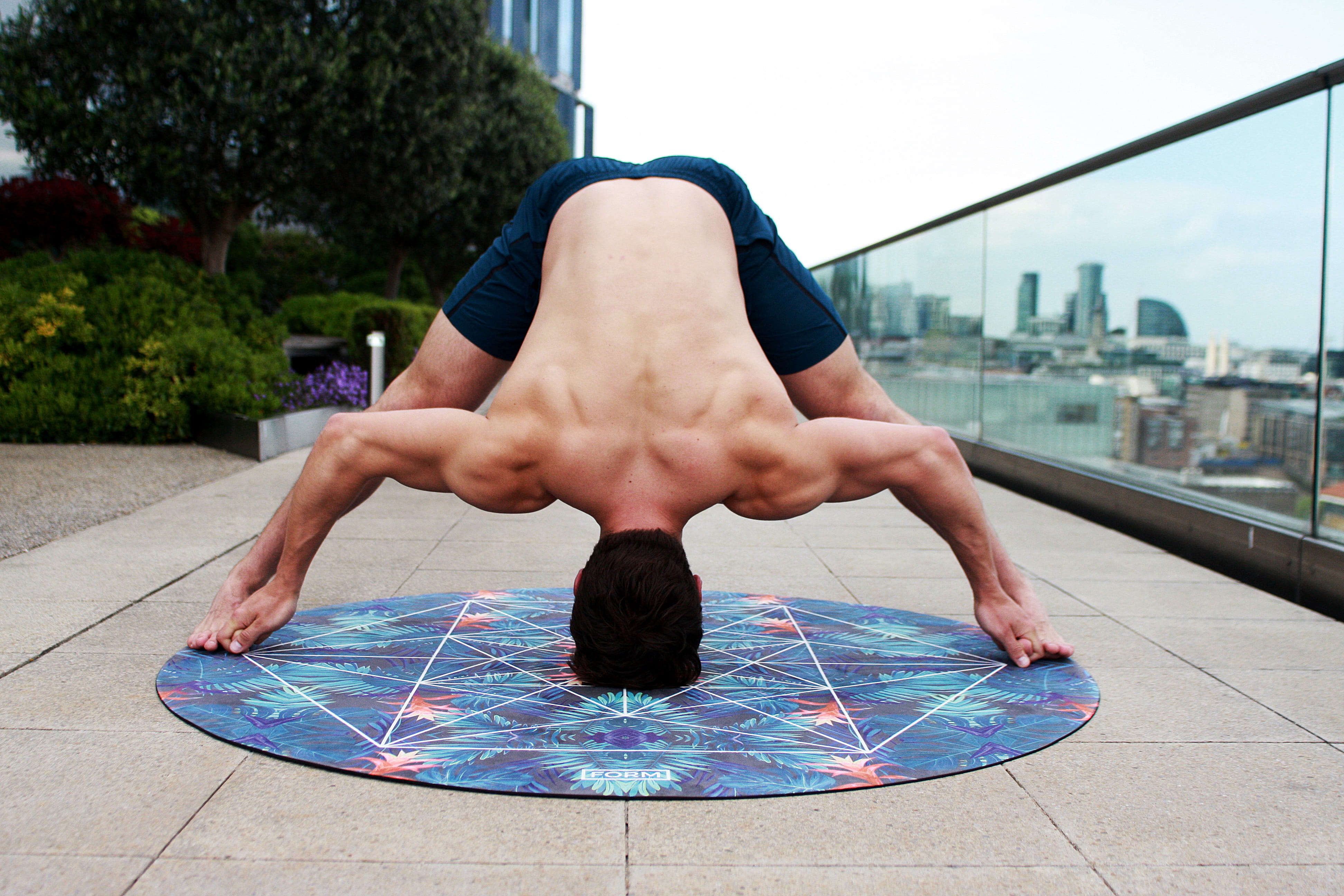 wellbeing, headstand, blue, flexibility, building exterior, full length, yoga mat, swimming pool, city, lifestyle, fitness, sport, healthy lifestyle, concentration, HD Wallpaper