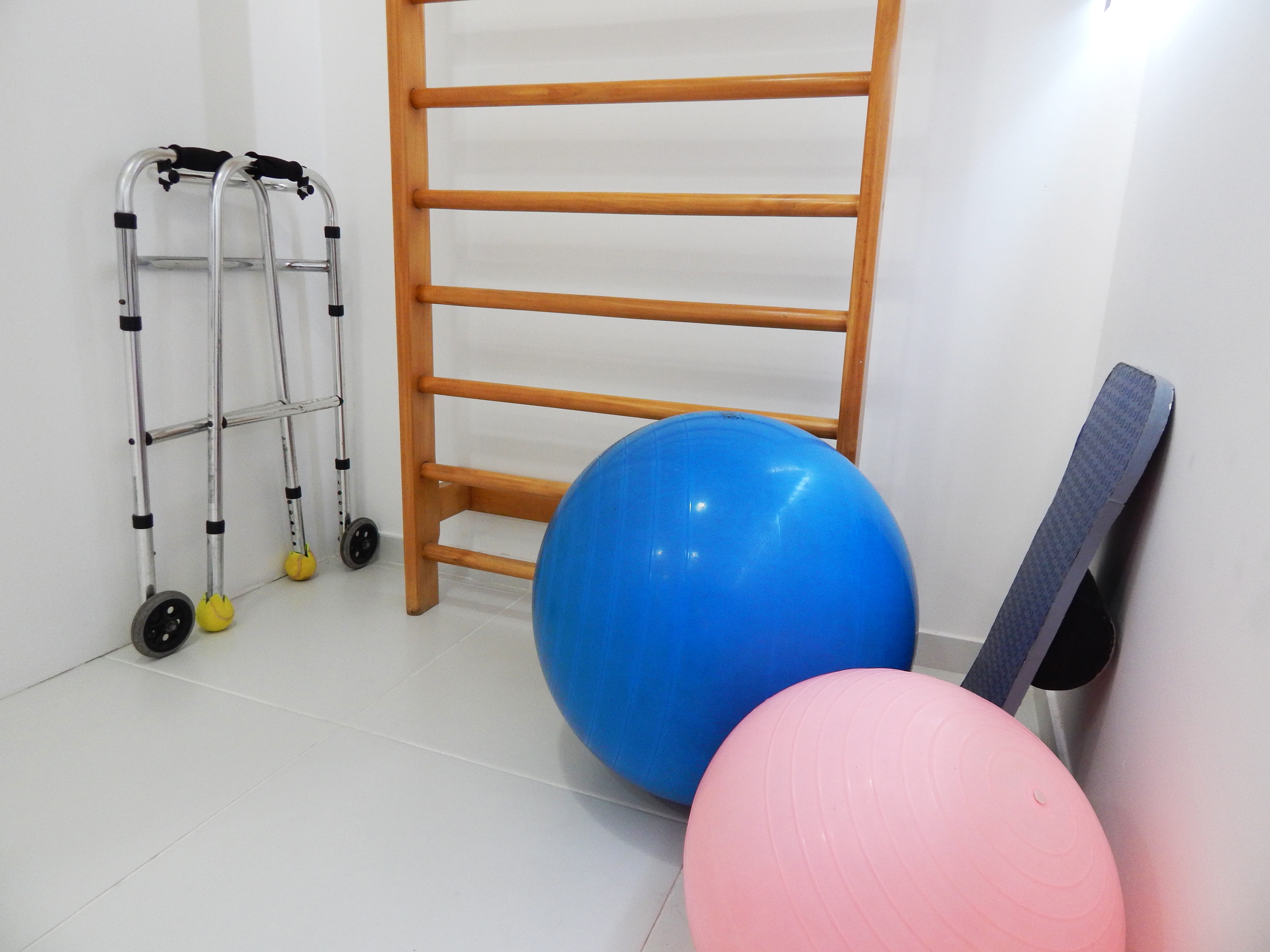 flooring, sport, sports equipment, blue, physical therapy, sports training, fitness ball, no people, exercise equipment, healthy lifestyle, weights, balloon, HD Wallpaper
