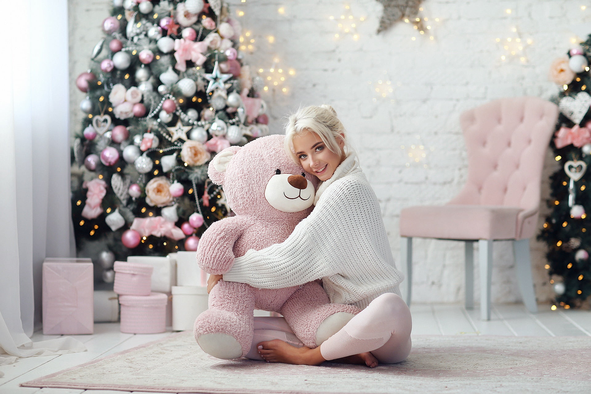 smile, hugs, tree, Katerina Shiryaeva, mood, New year, Teddy bear, 1080P, Dmitry Arhar, sweater, girl, bear, HD Wallpaper
