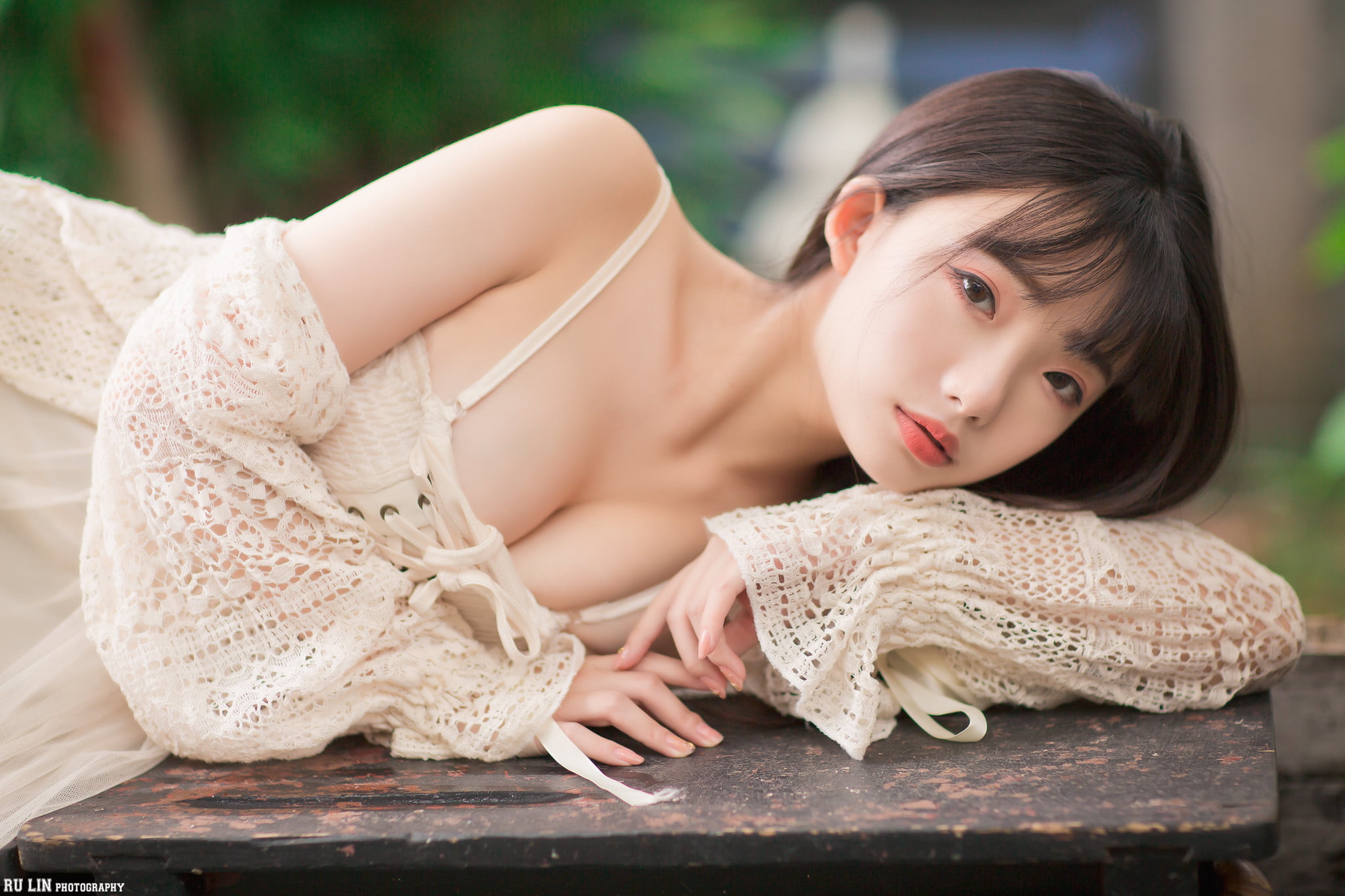 depth of field, 1080P, cleavage, Ning Shioulin, lying on side, women, women outdoors, looking at viewer, model, Asian, brunette, long hair, dress, outdoors, HD Wallpaper