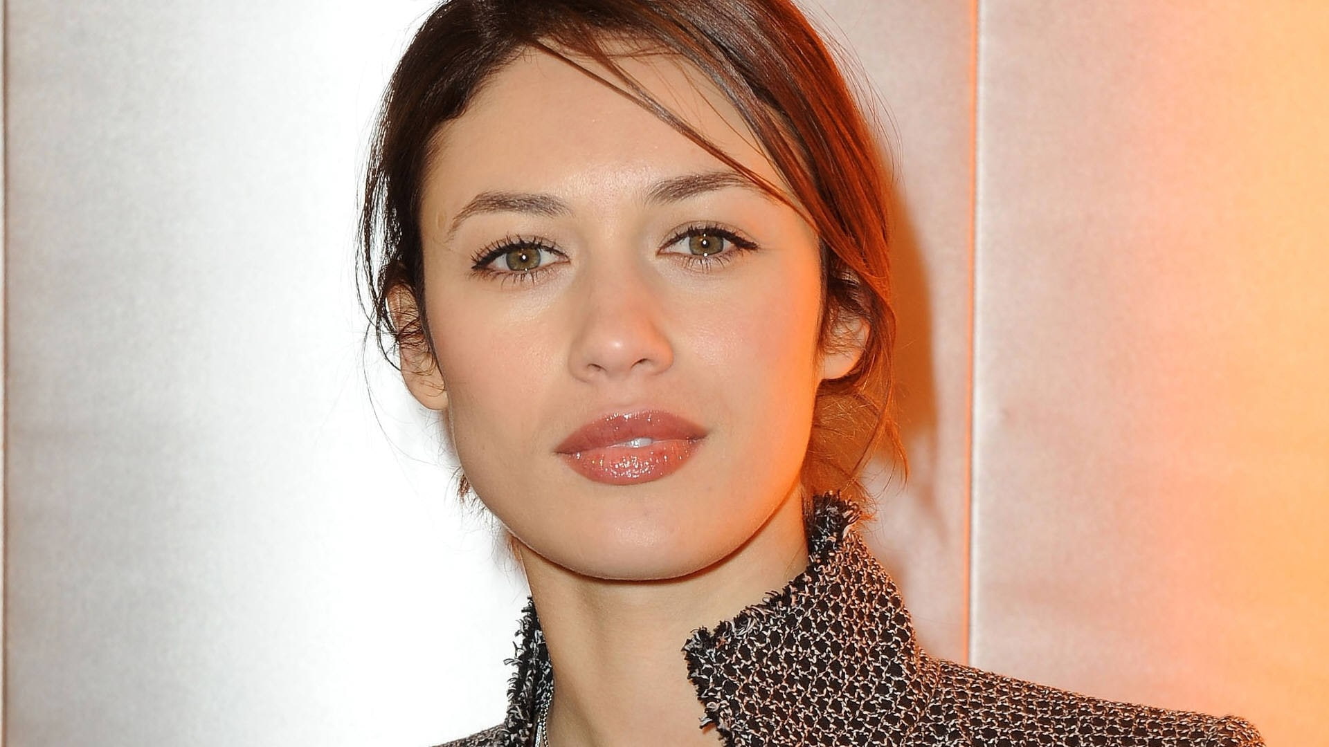 beauty, women, portrait, hair, model, indoors, green eyes, adult, beautiful woman, actress, face, dyed red hair, hairstyle, body part, Olga Kurylenko, fashion, HD Wallpaper
