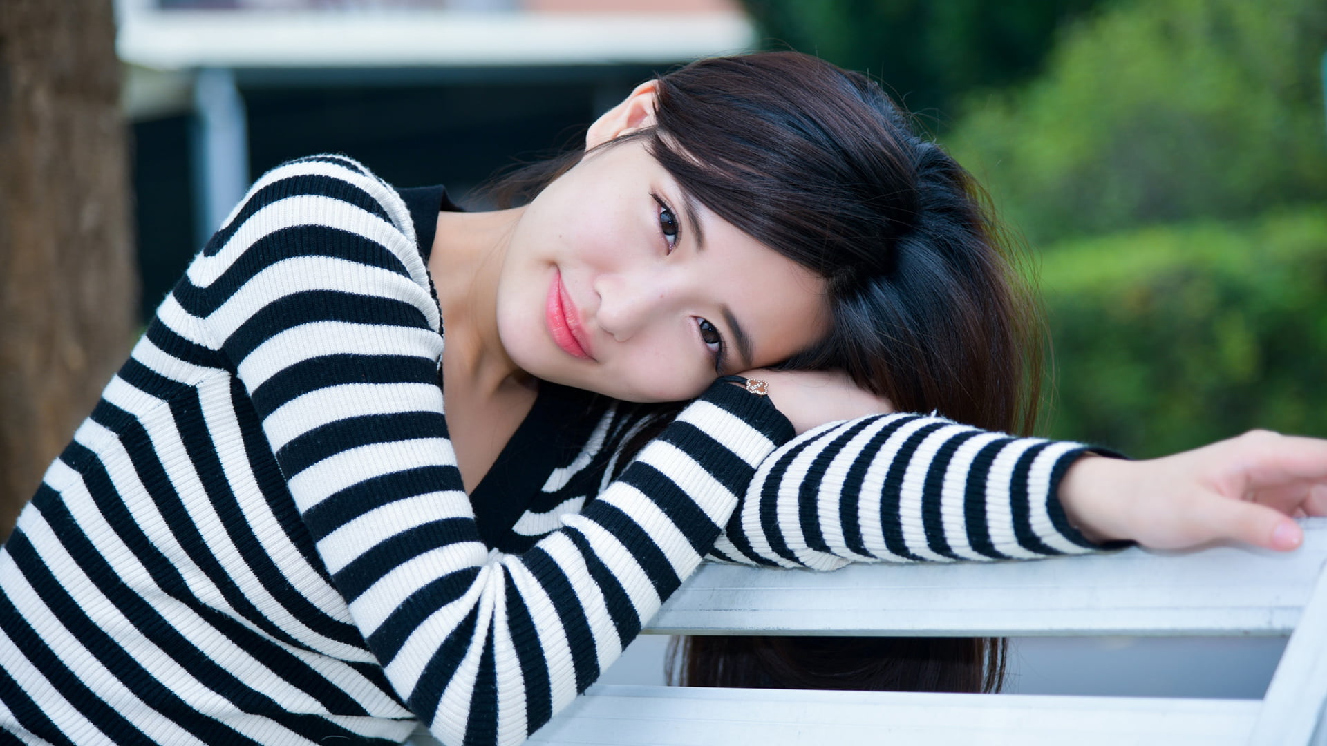 beautiful woman, 1080P, women, outdoors, one person, young women, young adult, Asian, casual clothing, hairstyle, smiling, hair, adult, contemplation, HD Wallpaper