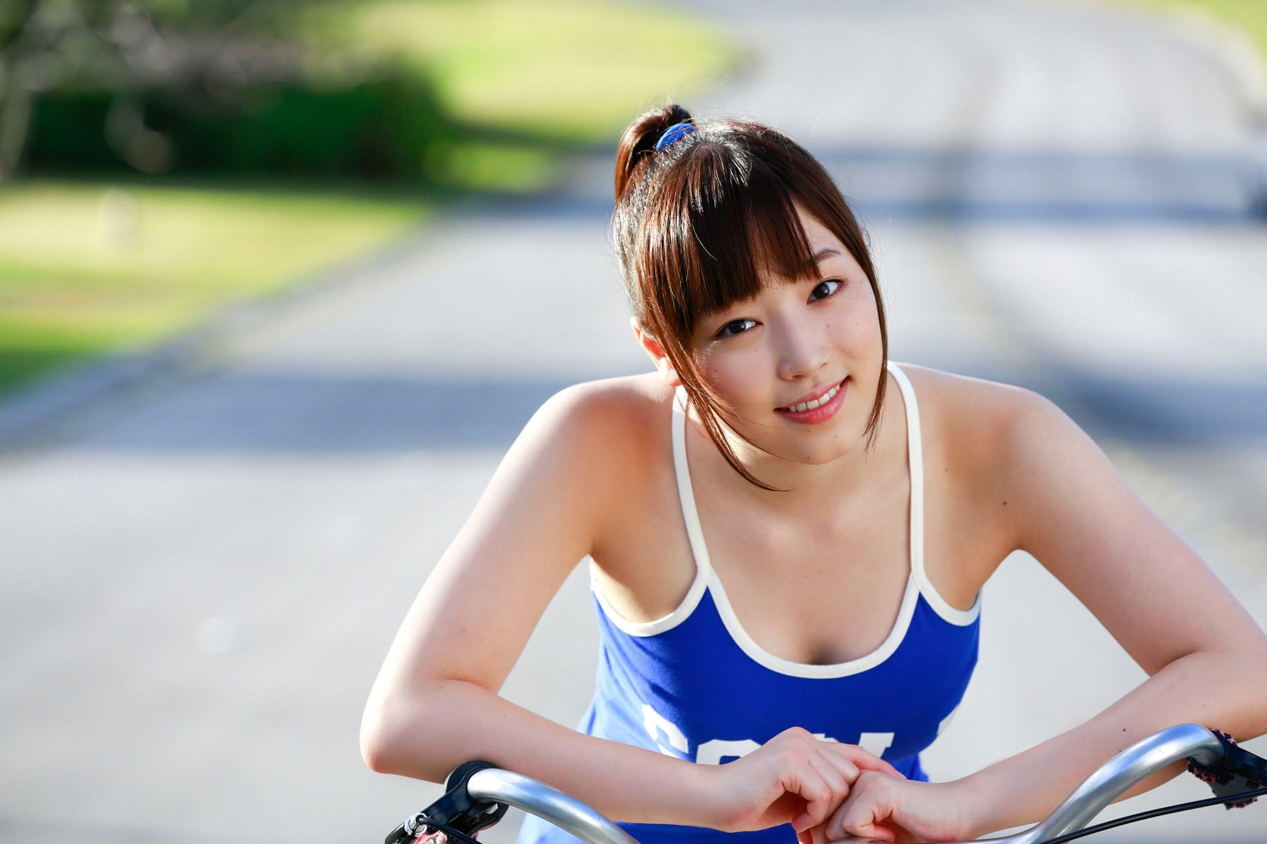 brown eyes, Morning Musume, 720P, smiling, auburn hair, Mizuki Fukumura, Asian, looking at viewer, camisole, women, HD Wallpaper