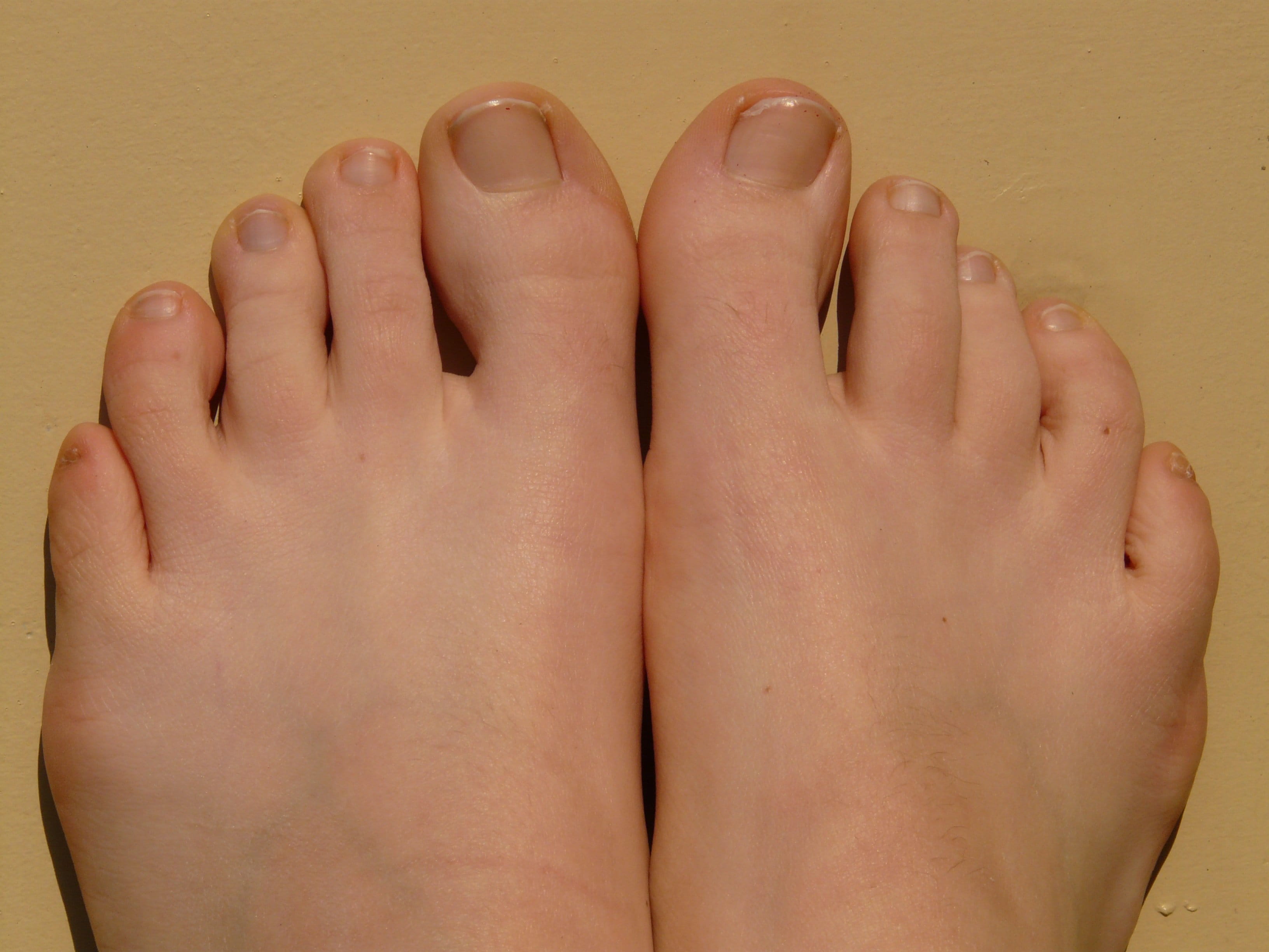 Ten, skin, colored background, real people, adult, human foot, hand, relaxation, nail, human skin, Toenail, Fun, human body part, one person, women, Foot, HD Wallpaper
