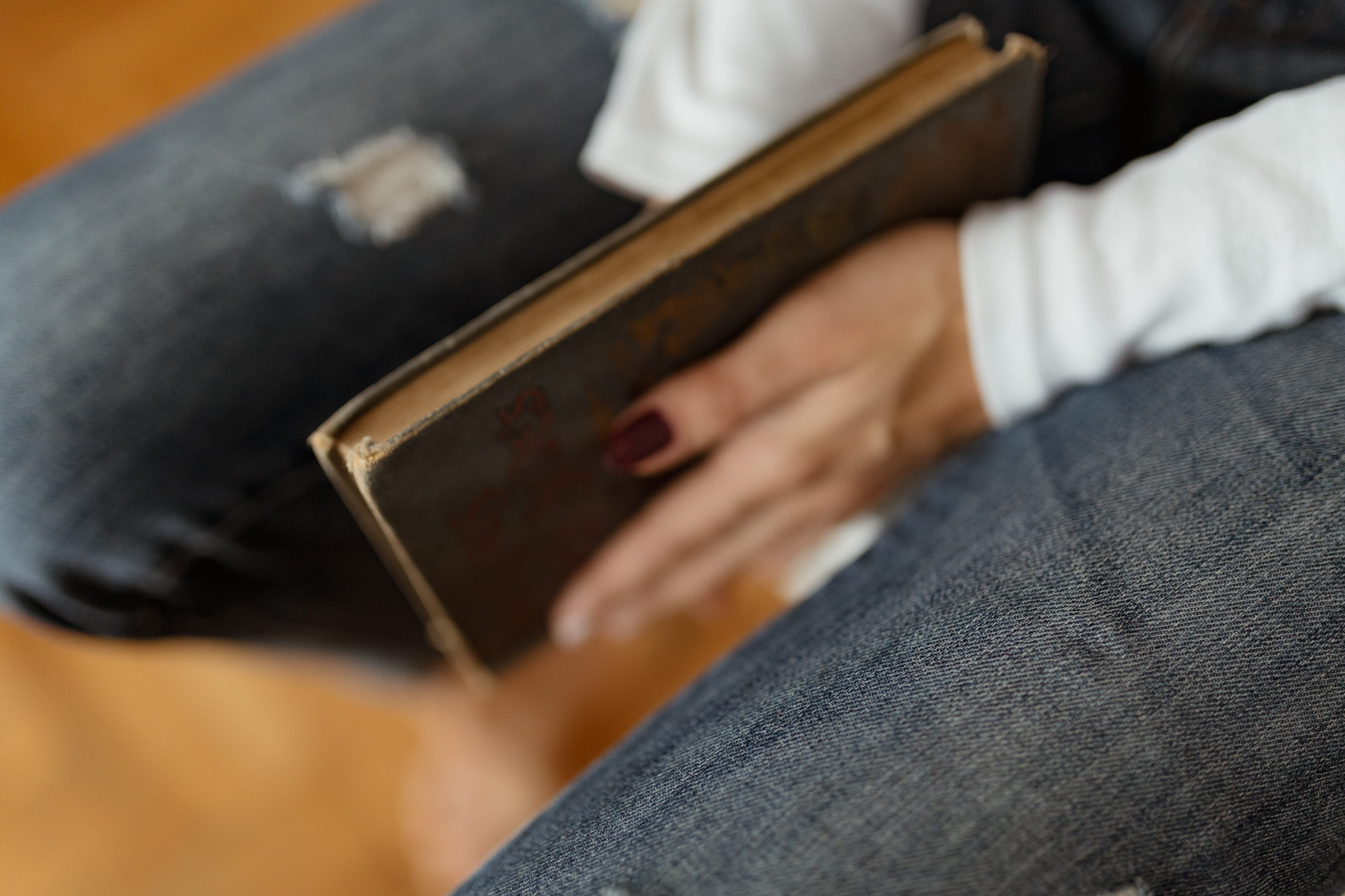 jeans, young, human knee, day, caucasian, beautiful, senior adult, indoor, female, holding, close-up, human hand, book, adult, relaxing, human body part, HD Wallpaper