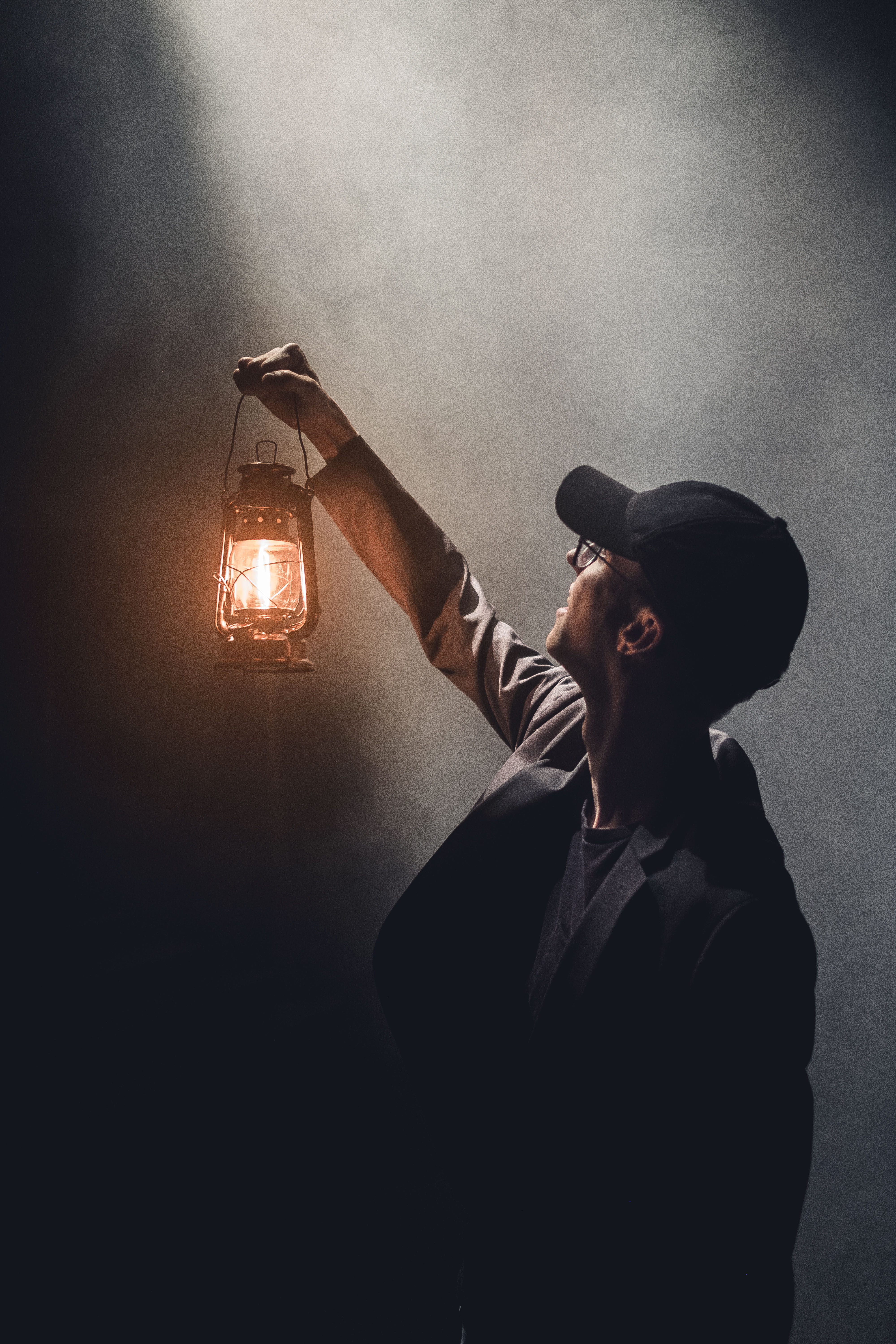 lighted, side view, one person, dark, leisure activity, clothing, lifestyles, looking, light, young adult, men, ga, waist up, lighting equipment, casual clothing, Phone HD Wallpaper