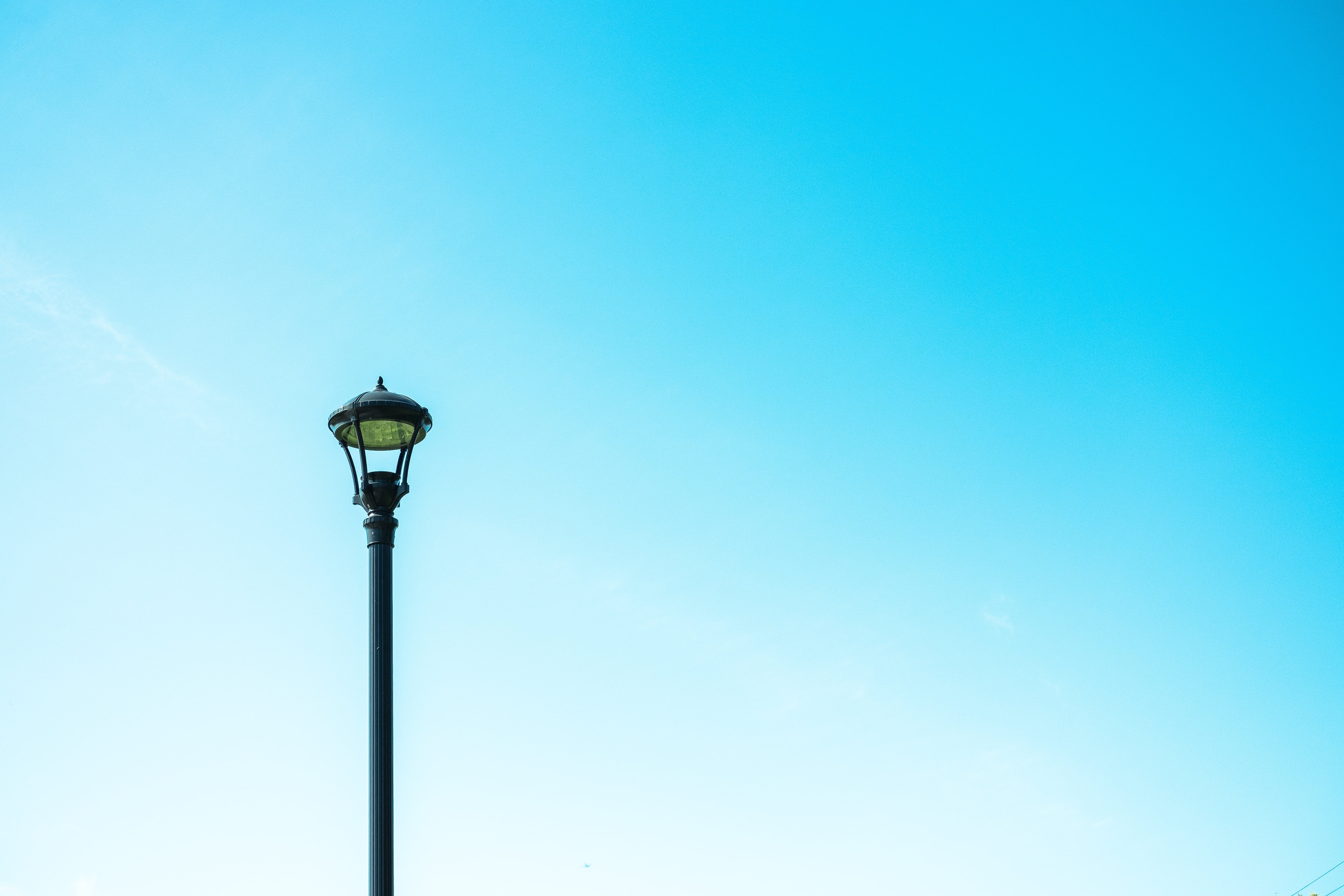 copy space, tall - high, pillar, gas light, post, architecture, sky, clear Sky, urban Scene, tower, street, street Light, electric light, outdoors, backgrounds, HD Wallpaper