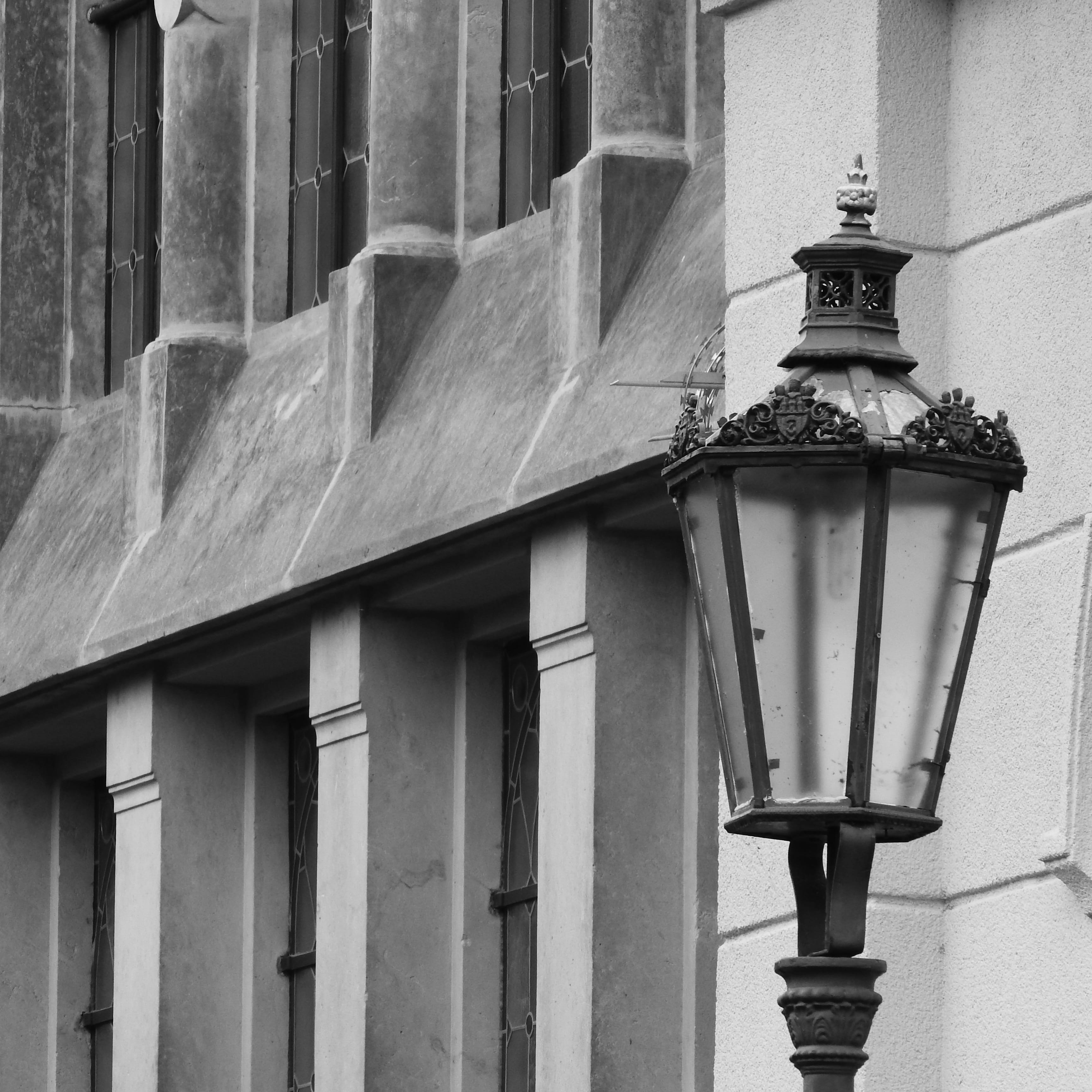 lighting equipment, built structure, History, 2K, no people, public lighting, architectural column, electric lamp, street light, lantern, building exterior, Phone HD Wallpaper