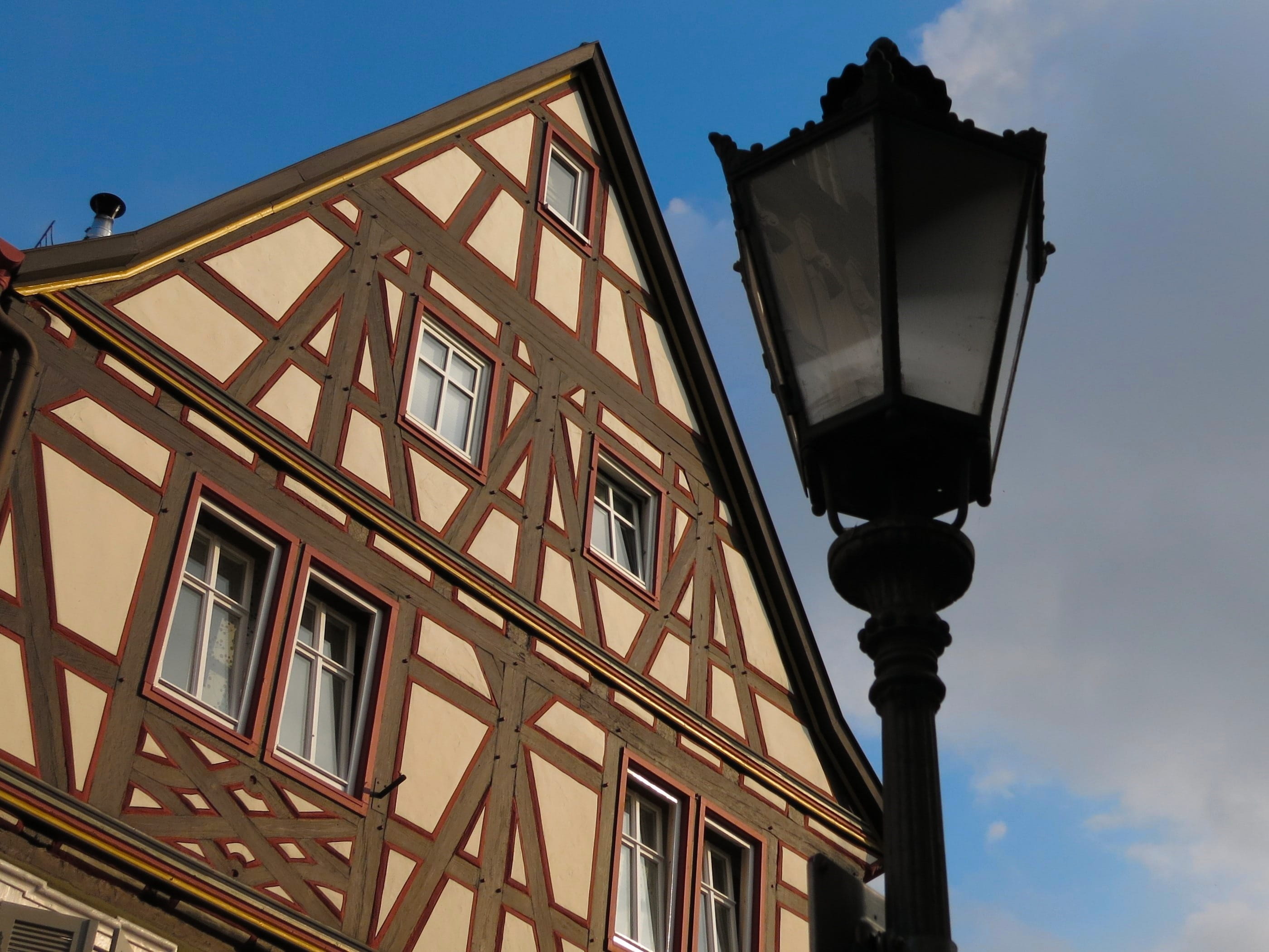 sunlight, lighting equipment, cloud - sky, gas light, places of interest, window, electric lamp, glass - material, historic center, street, day, heidelberg, HD Wallpaper
