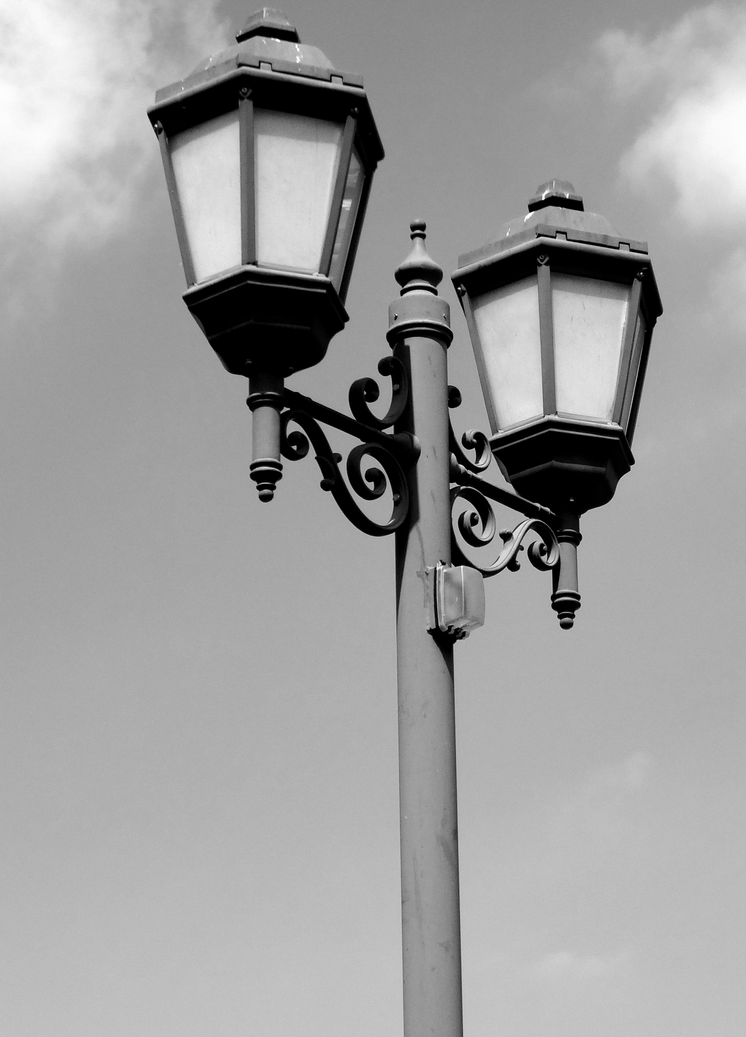 surveillance, streetlight, street, streetlamp, vintage, post, classic, antique, 2K, retro, electric light, no people, sky, pole, lantern, lighting Equipment, Phone HD Wallpaper
