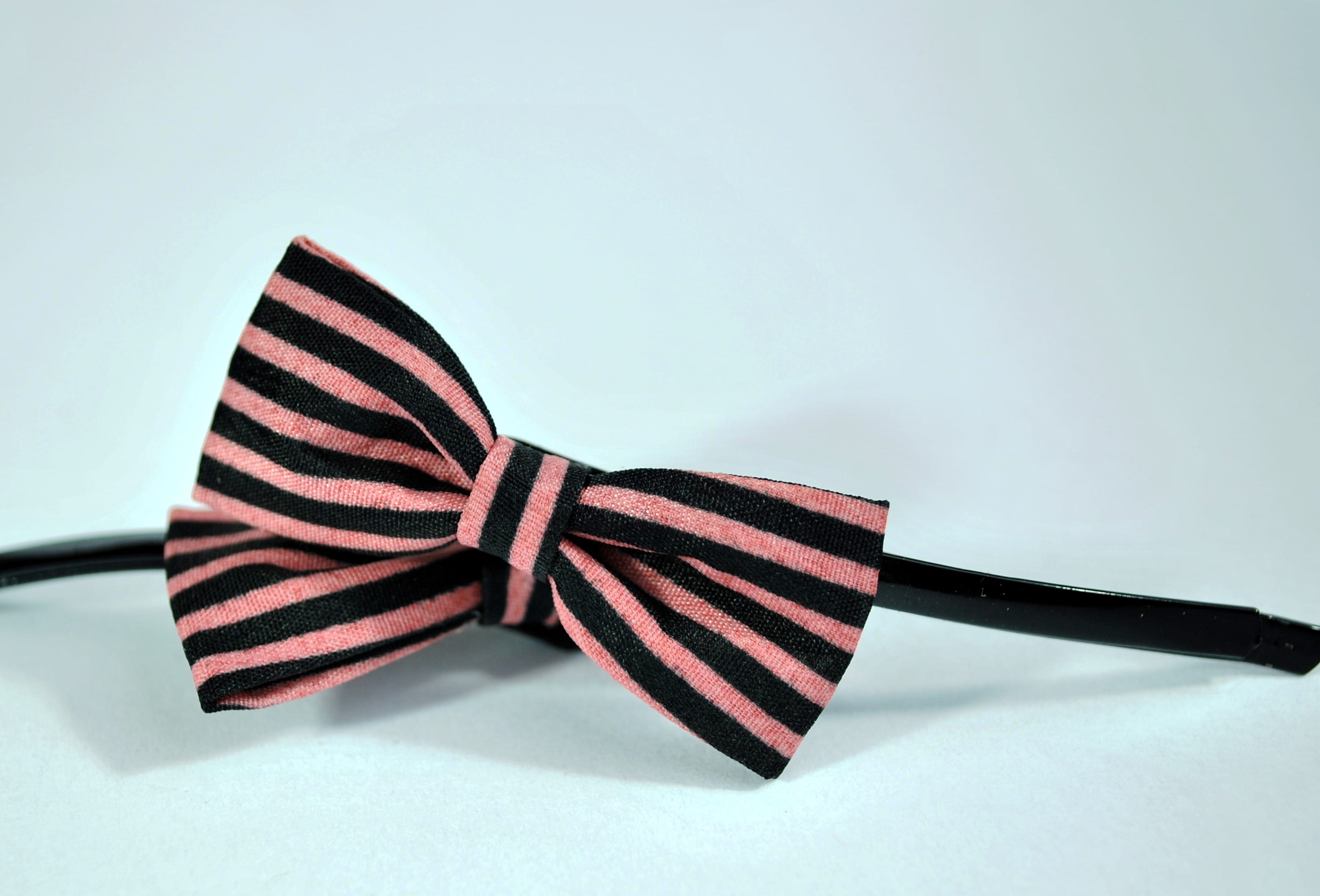 red, pattern, pink, christmas, tied Bow, creativity, ribbon, black, white background, tuxedo, studio shot, still life, textile, colored background, Jewelry, HD Wallpaper
