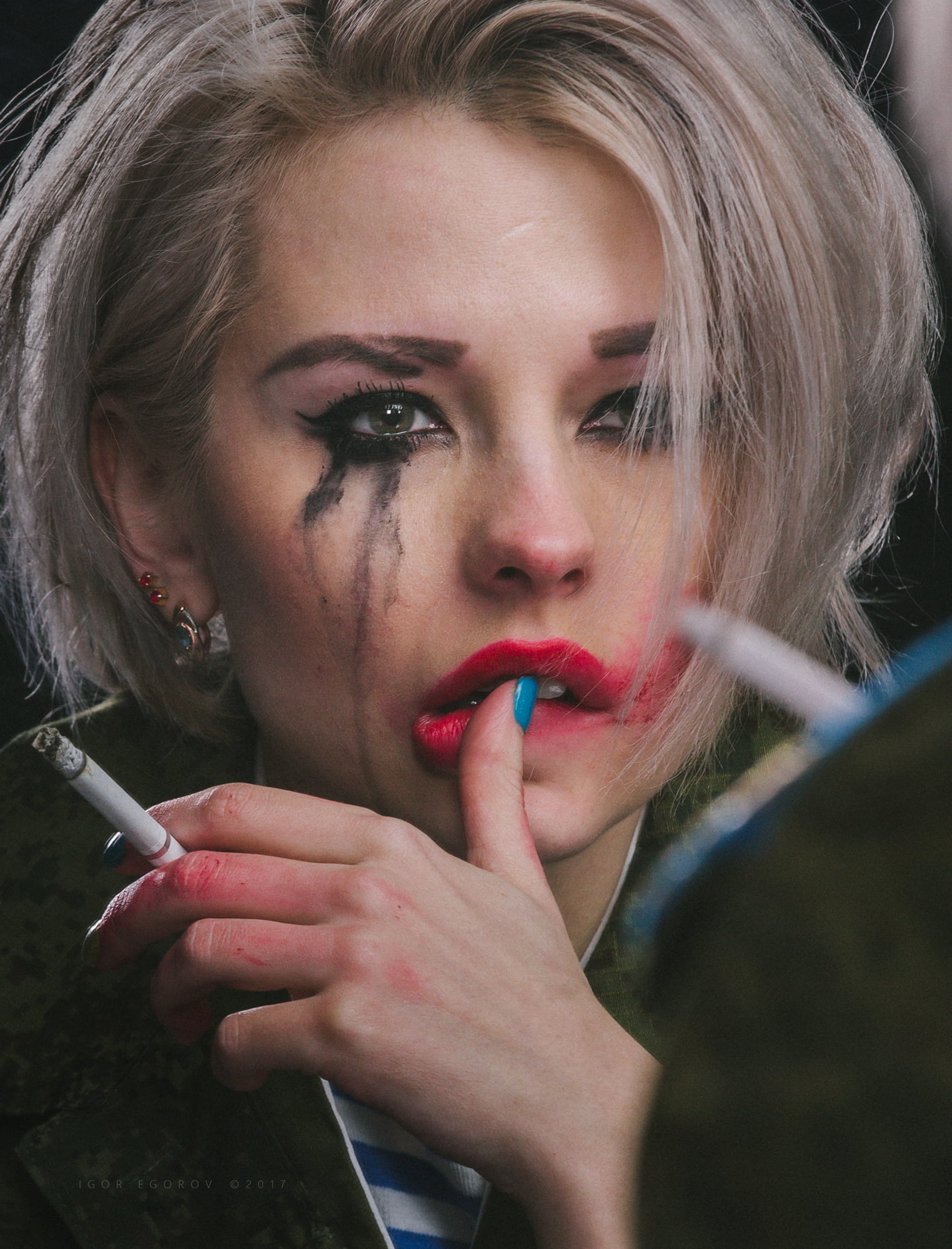 2017 (Year), green, cigarettes, Igor Egorov, blond hair, human body part, body part, young adult, s, face, make-up, bad habit, shirt, cigarette, makeup, Phone HD Wallpaper