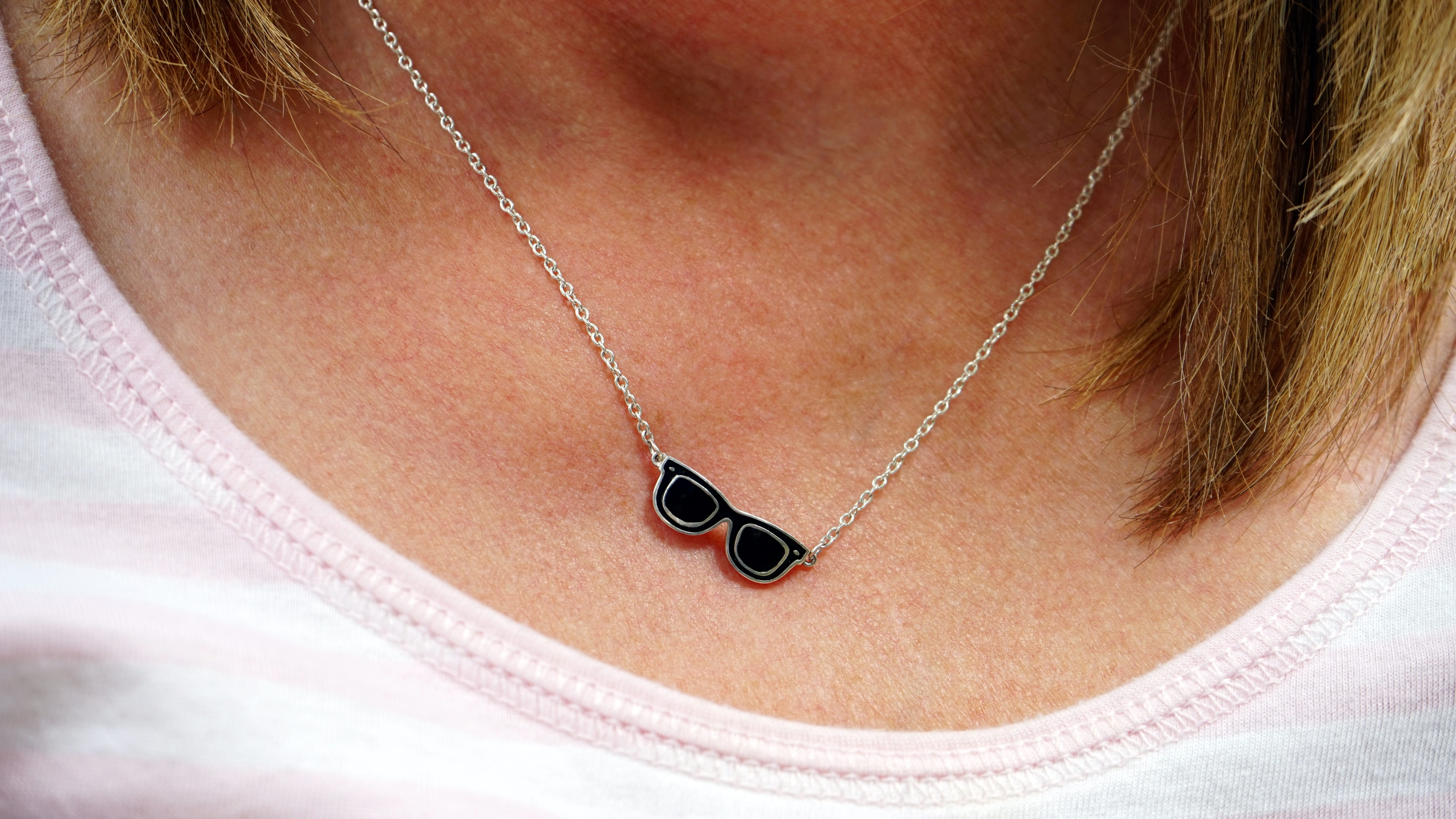 close-up, shiny, casey neistat, accessory, 5K, women, stylish, designed, one person, midsection, minor obsessions, casual clothing, sunglass necklace, HD Wallpaper