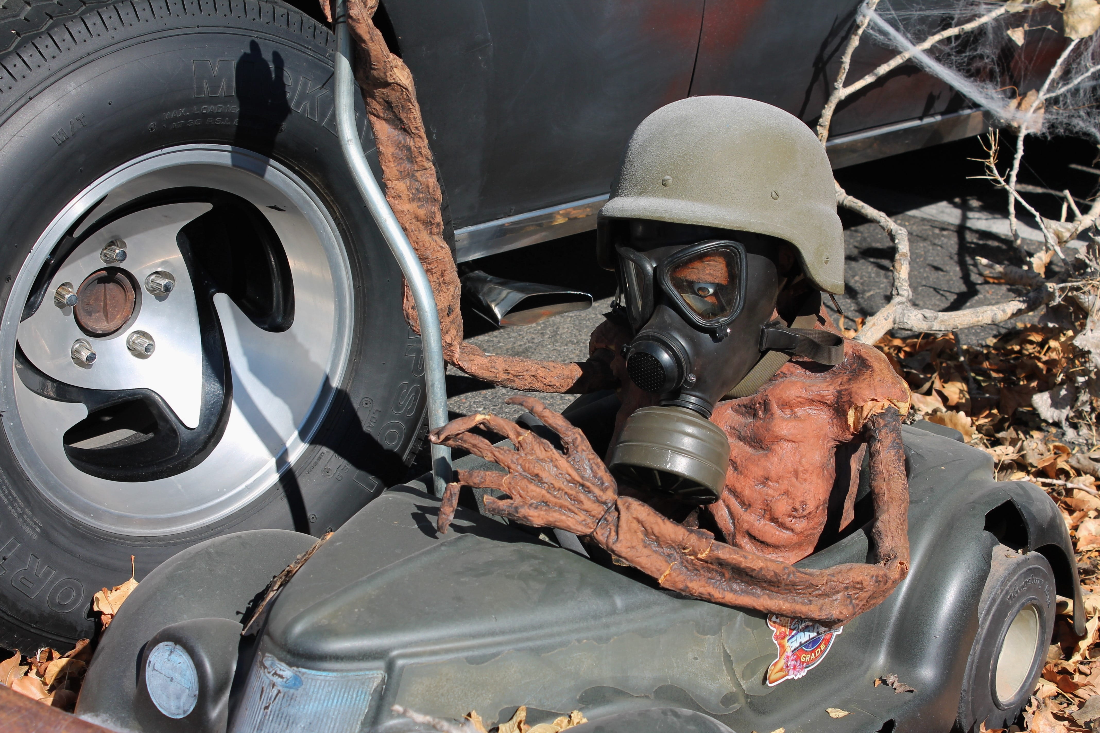 safety, savage, mask, halloween background, work helmet, protective workwear, Occult, all hallows eve, gas mask, attack, war, 4K, malicious, ghost hunt, HD Wallpaper
