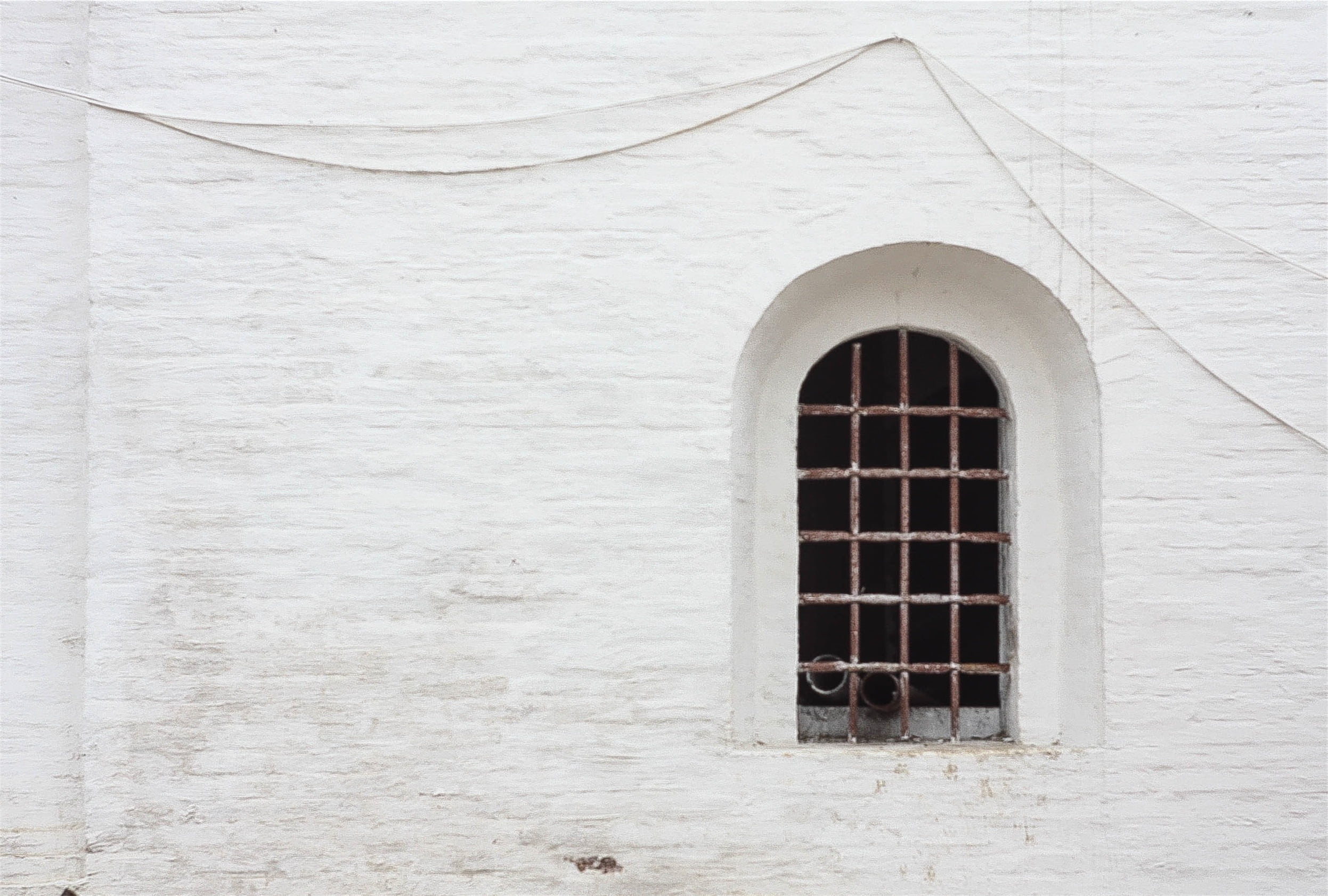 outdoors, wires, white, window, arch, low angle view, 1080P, gray, building exterior, day, nature, residential district, grille, building, no people, grate, HD Wallpaper