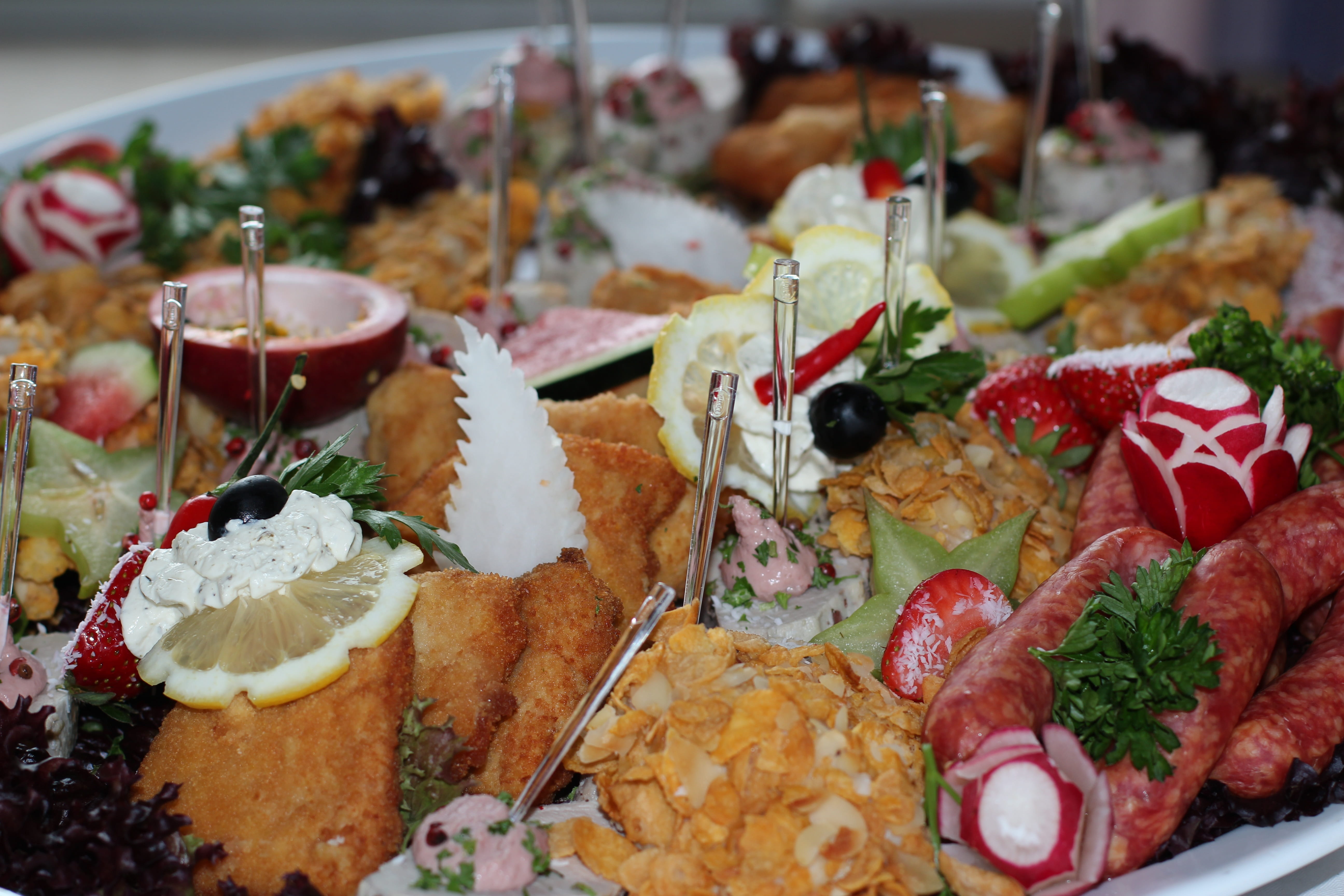 selective focus, choice, 5K, fruit, indulgence, japanese food, tray, serving size, food, variation, food and drink, healthy eating, wellbeing, temptation, HD Wallpaper