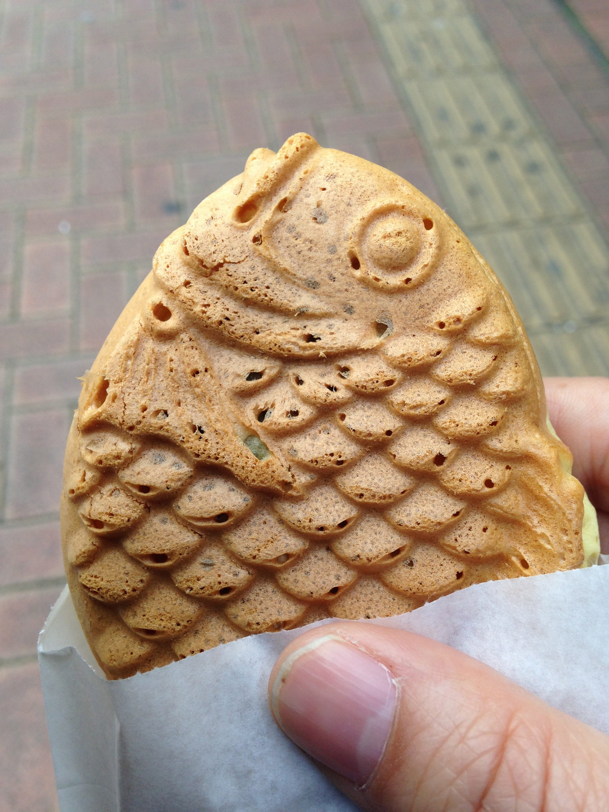 Snack, lifestyles, one person, real people, hand, body part, 2K, Taiyaki, finger, sweet food, food and drink, Downtown, indulgence, holding, human body part, Phone HD Wallpaper