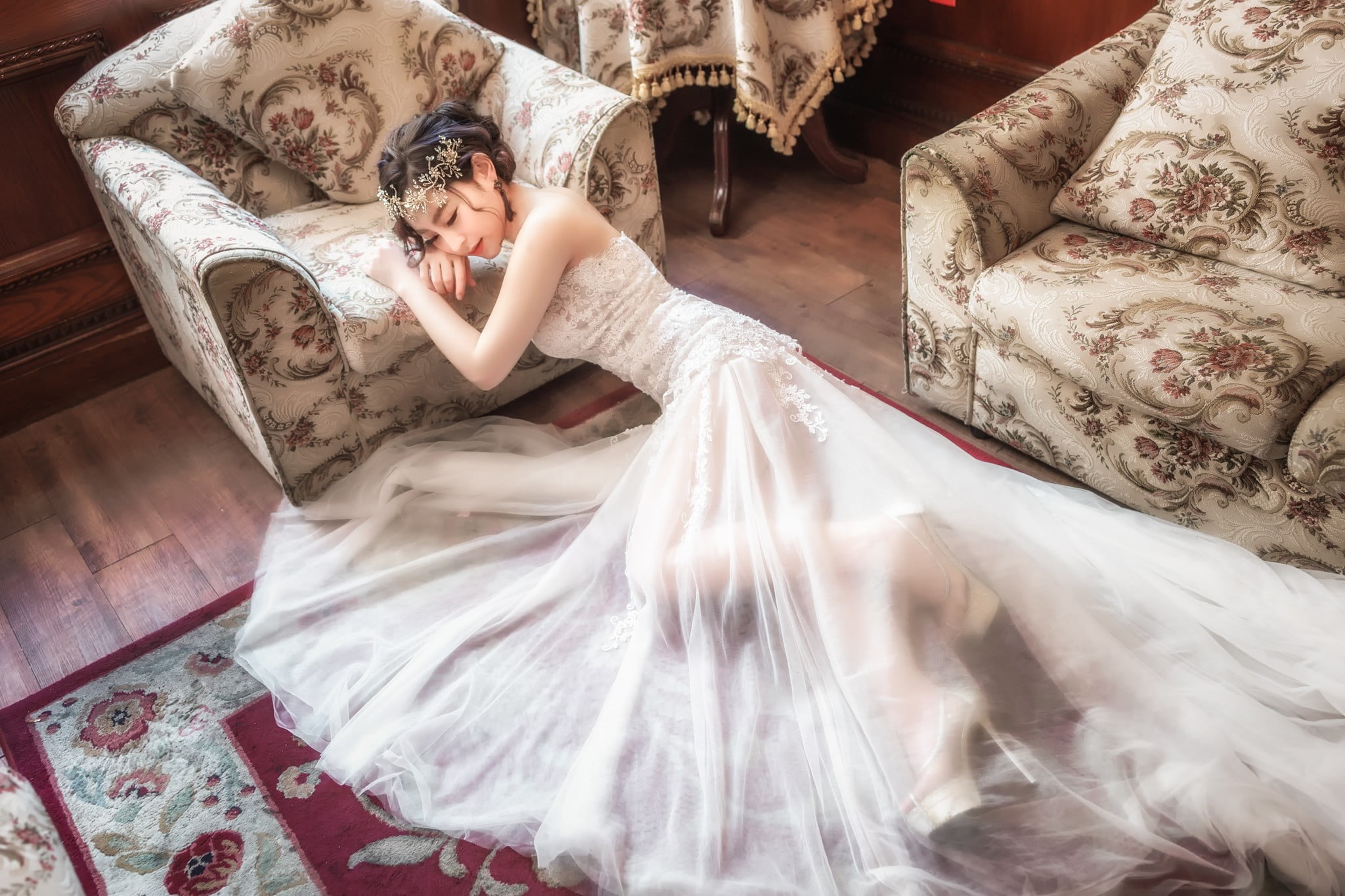1080P, young adult, adult, real people, brides, young women, white dress, high angle view, floral pattern, females, full length, indoors, lifestyles, beautiful woman, HD Wallpaper