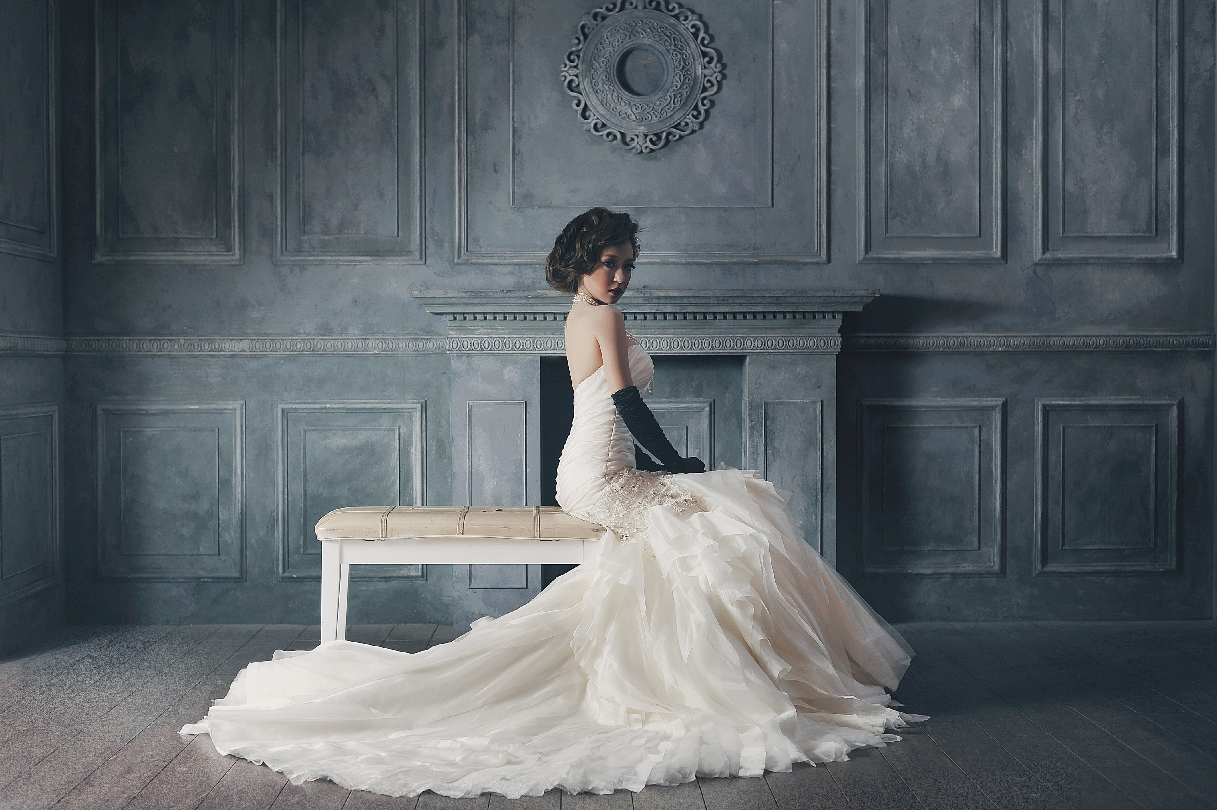 women, side view, indoors, young women, wall - building feature, built structure, brides, event, clothing, real people, dancing, fashion, young adult, lifestyles, HD Wallpaper