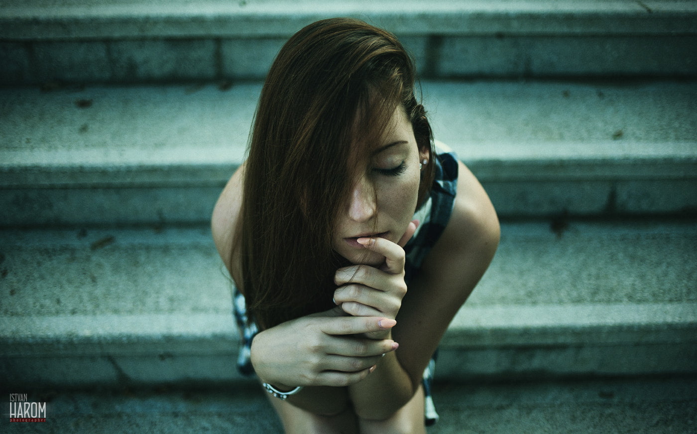 women, young adult, hairstyle, long hair, steps and staircases, city, sitting, one person, adult, young women, focus on foreground, disappointment, sadness, HD Wallpaper