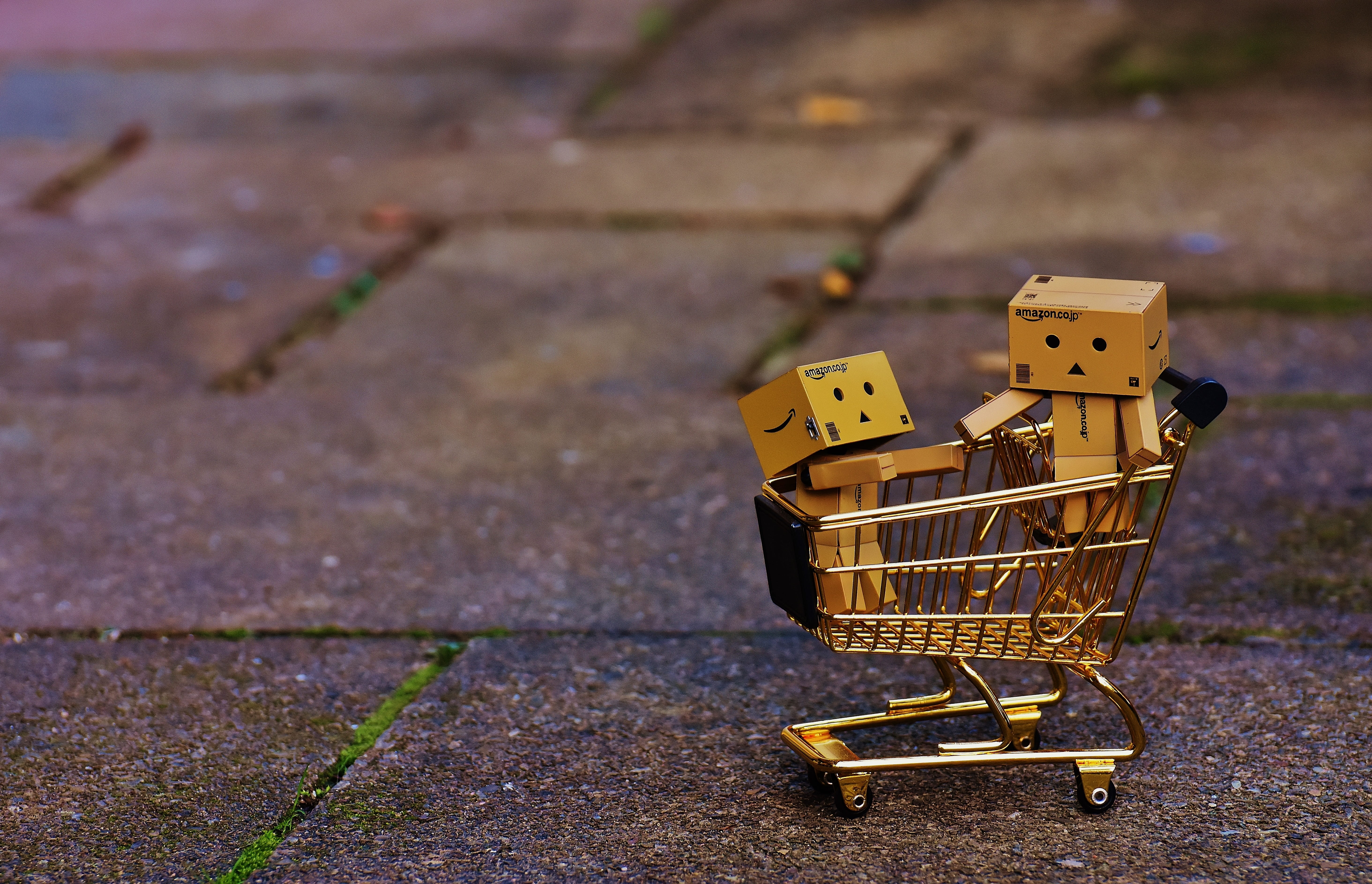 close-up, funny, packages, toy, stone, food, city, steel, small, nature, gifts, sidewalk, send, day, paving stone, cart, abandoned, outdoors, christmas, HD Wallpaper