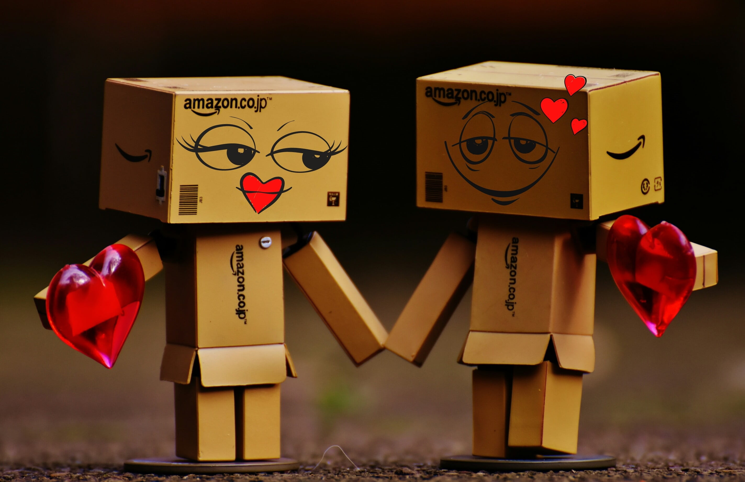 outdoors, connectedness, togetherness, container, amazon, valentines day, danbo, two, valentines day - holiday, funny, no people, hand in hand, cardboard, HD Wallpaper
