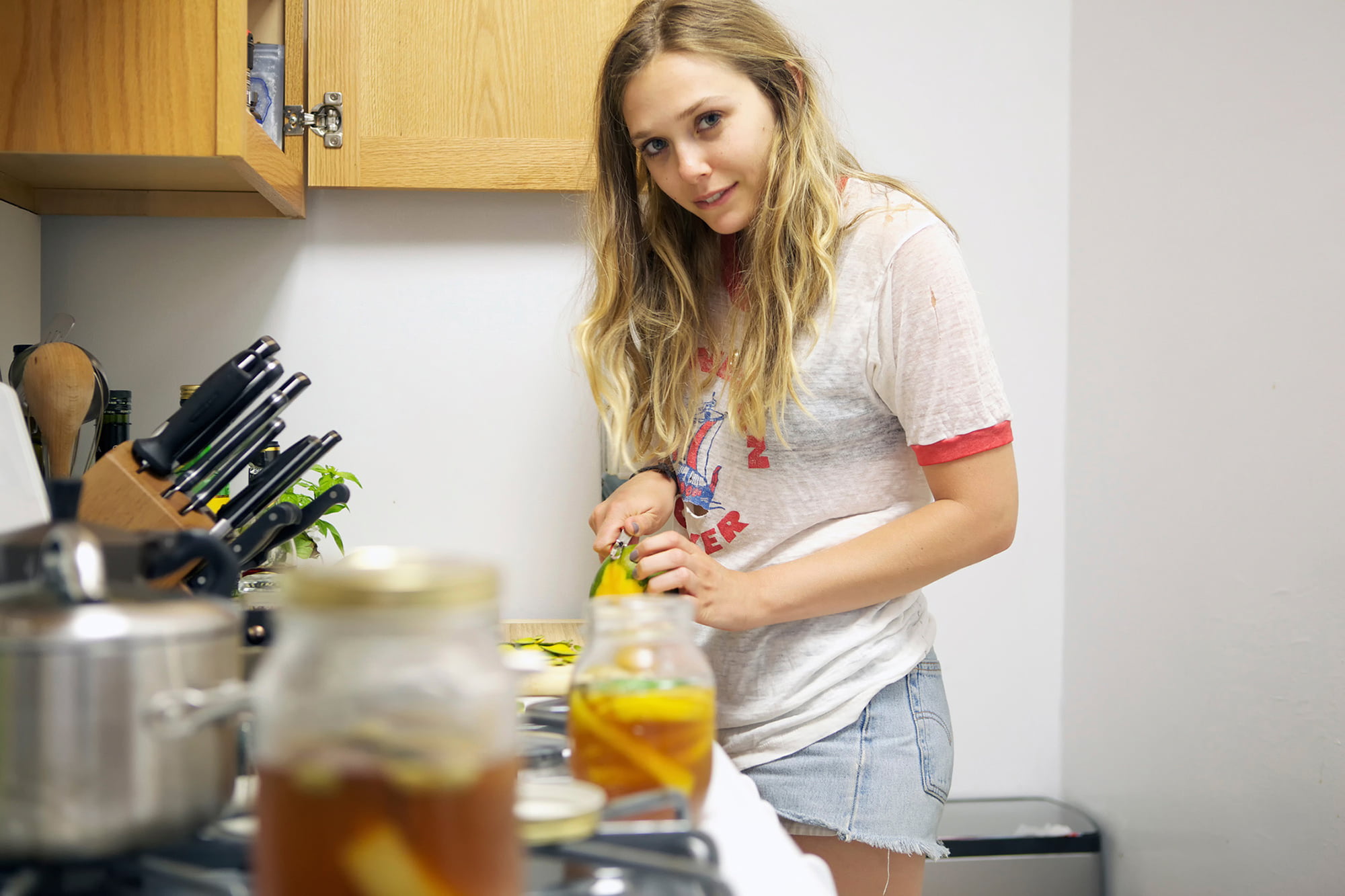 holding, hairstyle, Elizabeth Olsen, hair, elizabeth, adult, olsen, household equipment, lifestyles, food, young adult, 1080P, photoshoot, indoors, preparing food, HD Wallpaper