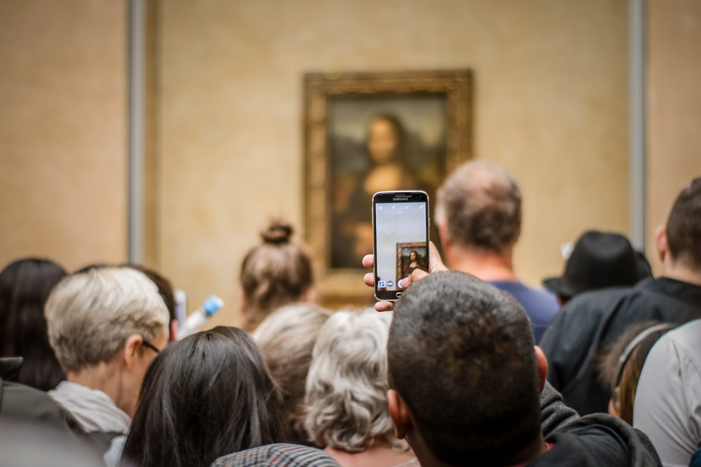 screen, monalisa, presentation, audience, museum, indoors, rear view, wireless technology, 1080P, crowd, paris, senior adult, group of people, france, HD Wallpaper