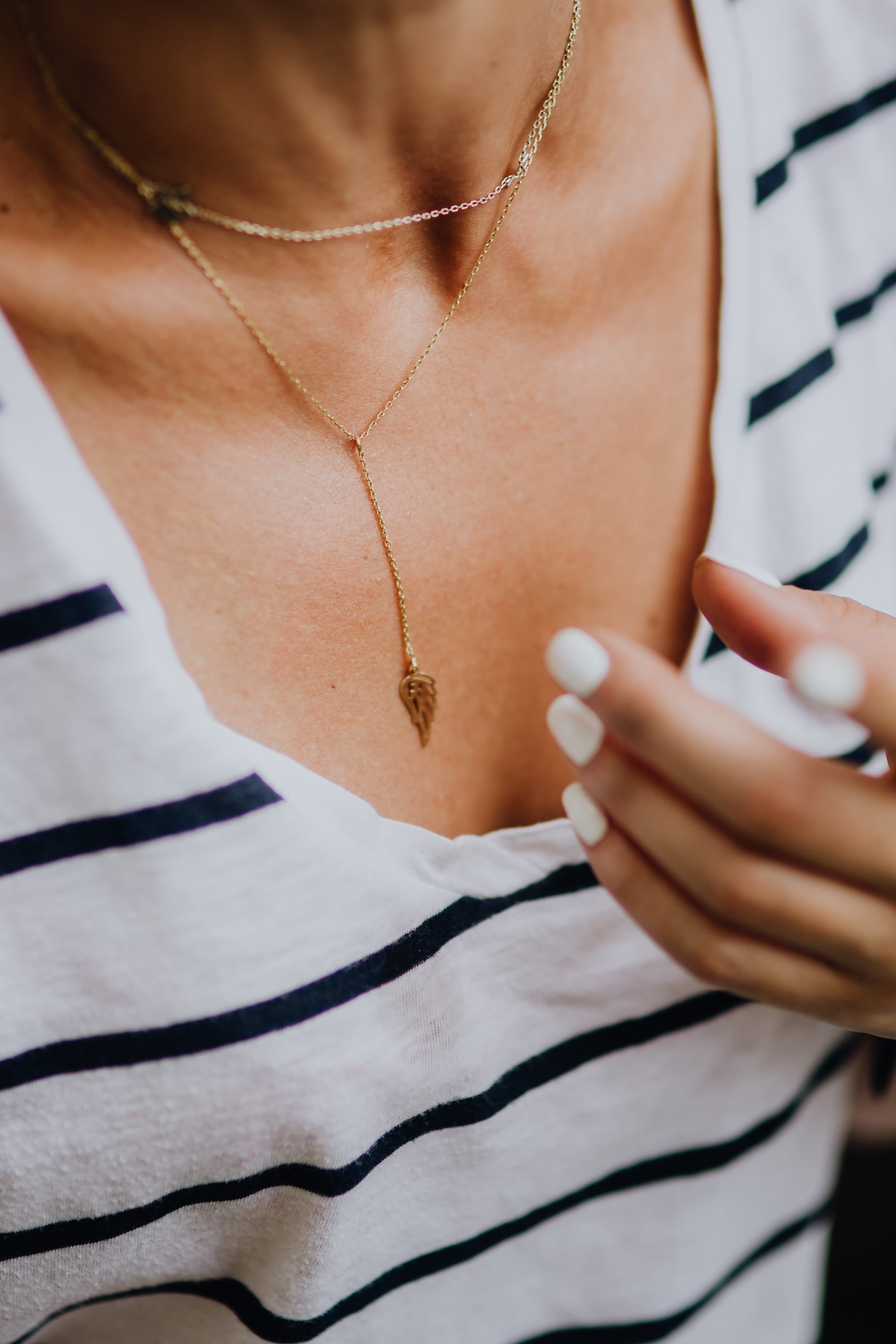 jeans, human hand, outfit, shoes, close-up, jewelry, jewelery, adult, suntan, stylish, lifestyles, front view, stripes, necklace, top - garment, legs, details, Phone HD Wallpaper