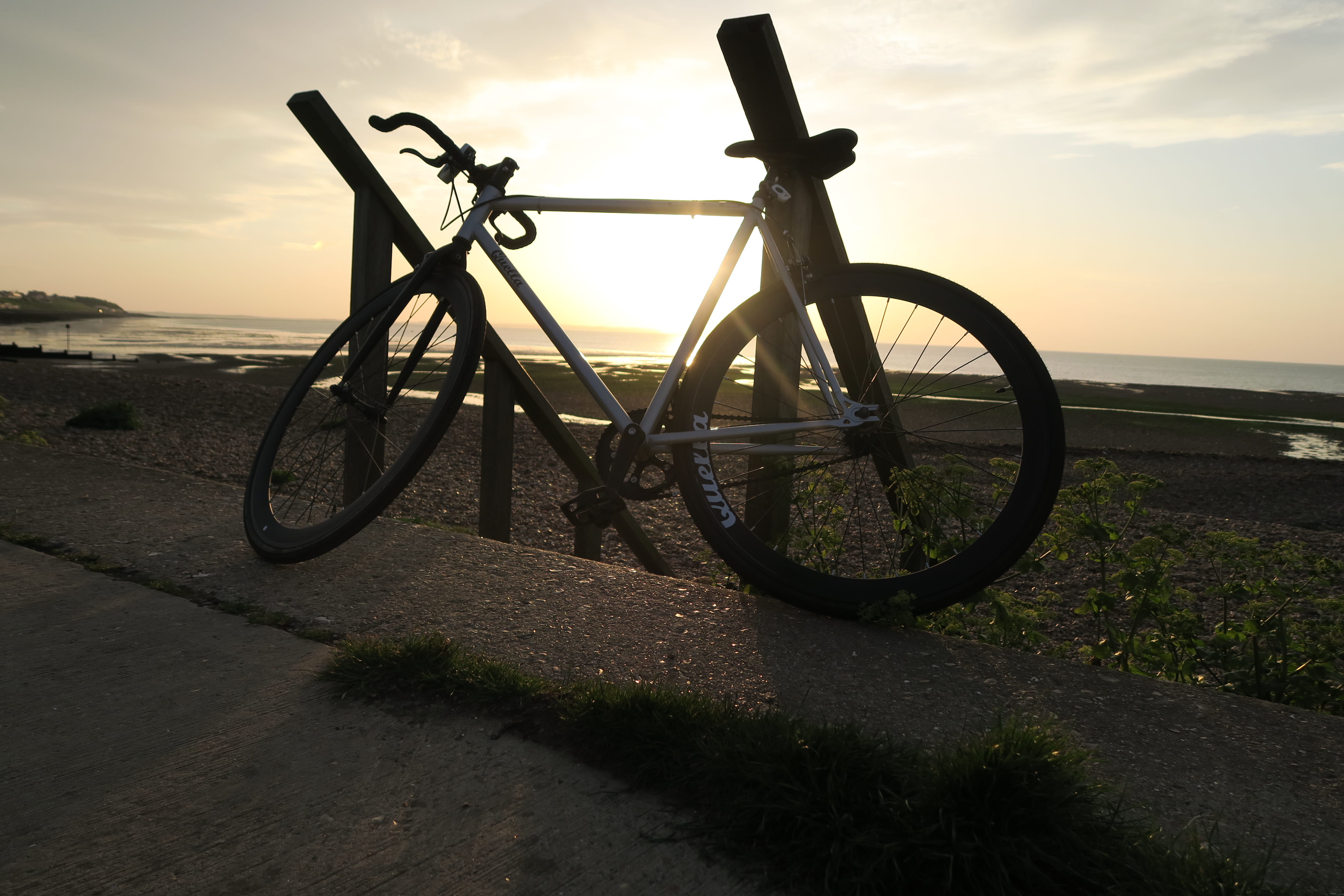 cycle sunset, horizon, scenics - nature, whitstable, cycles, bike, sea, cloud - sky, transportation, land, beauty in nature, bicycle, cycle on beach, cycling, HD Wallpaper