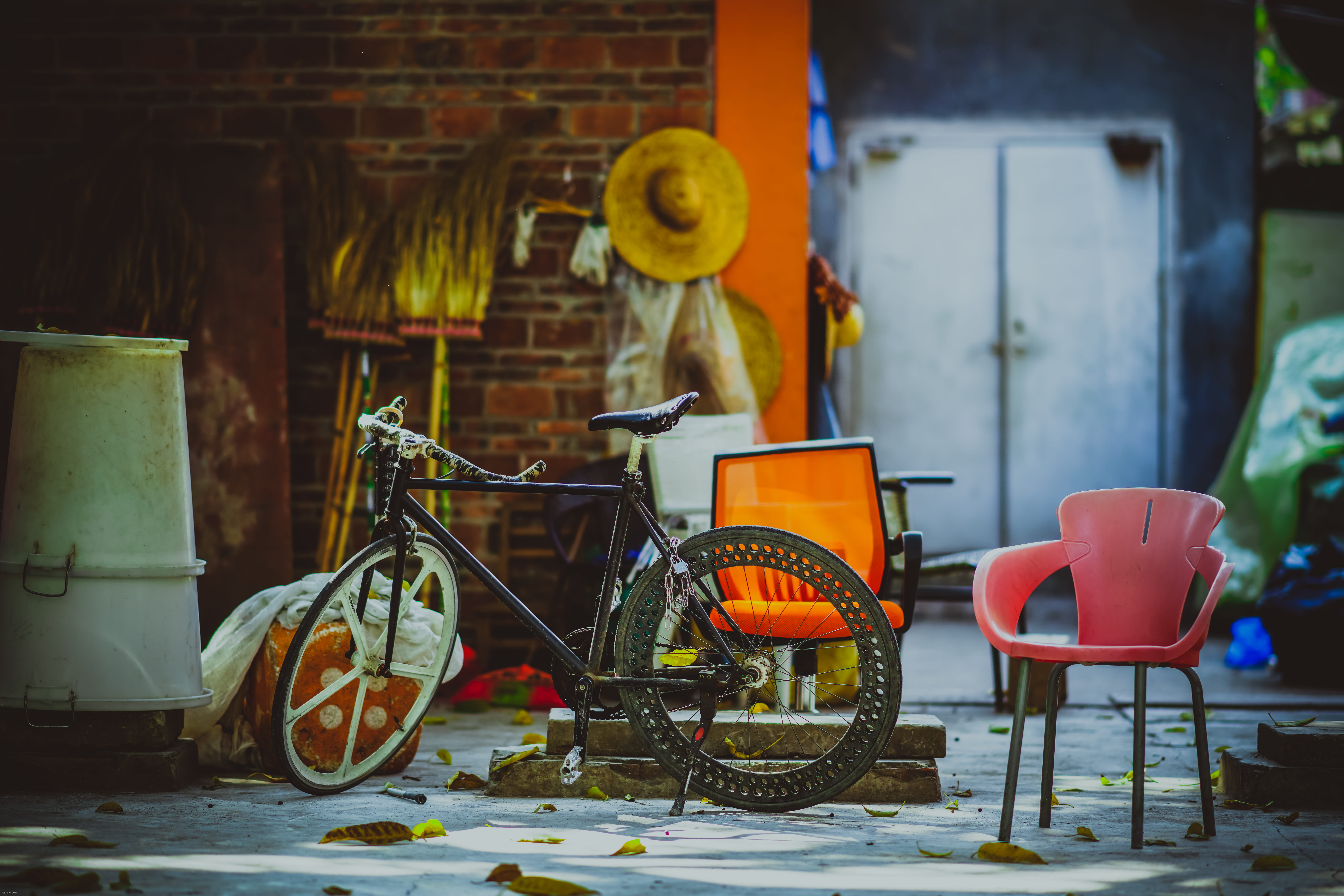 container, city, basket, rigid, seat, black, fixed, mode of transportation, transportation, wheel, wall, table, 8K, old, land vehicle, armchair, bicycle basket, HD Wallpaper