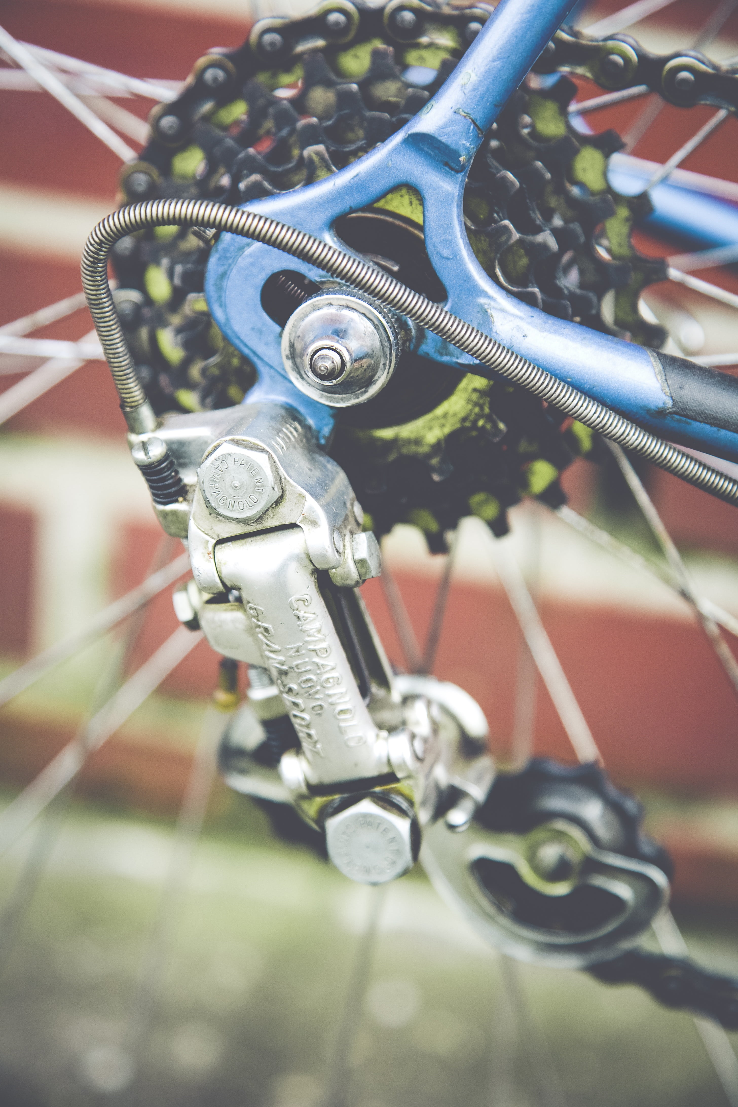 wheel, hand, chrome, connection, spoke, crown gear, trendy, hip, steel, design, focus on foreground, style, frame, indoors, silver colored, cycle, 4K, Phone HD Wallpaper