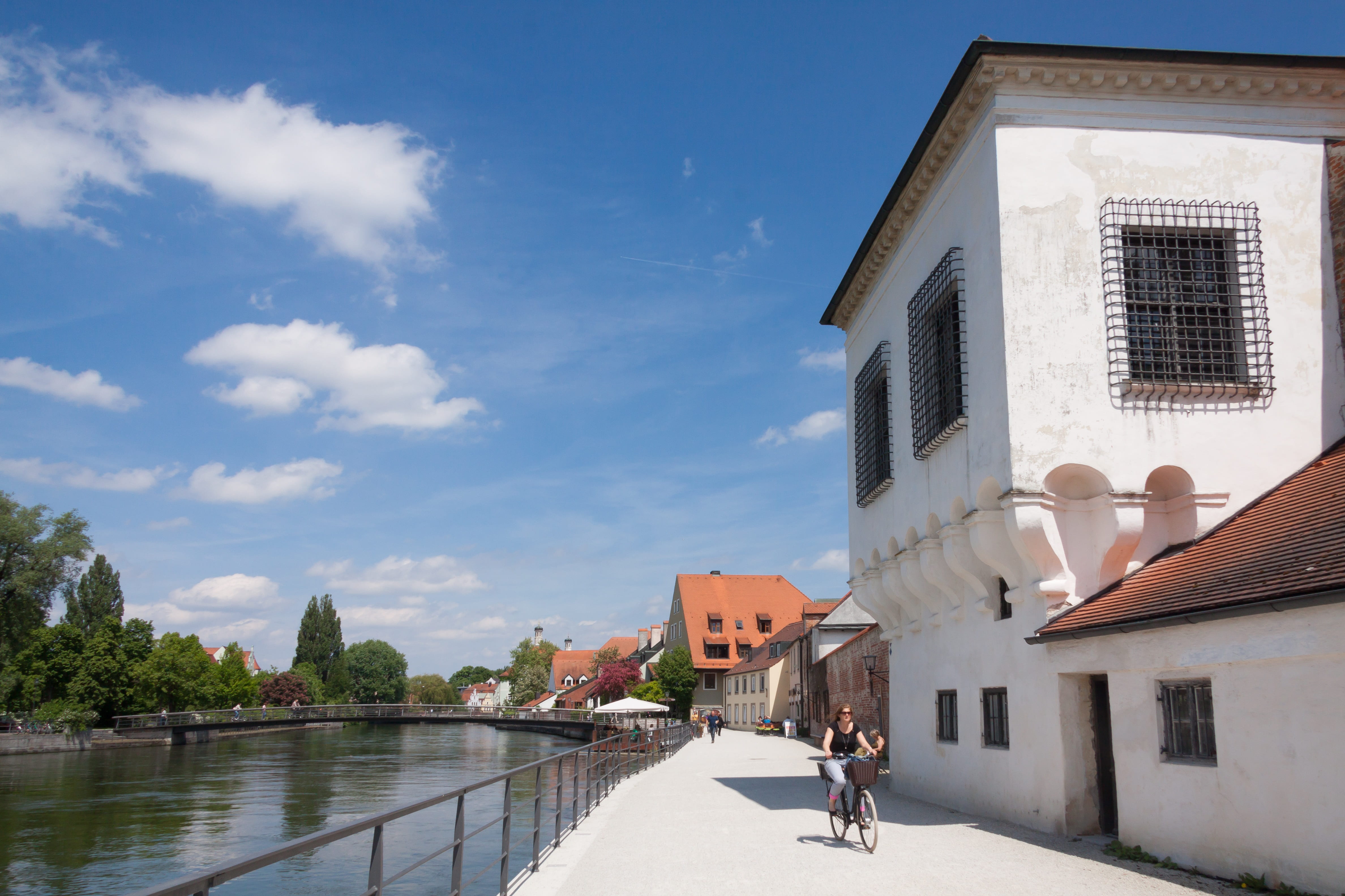 sun, built structure, white, bank, clouds, residential district, nature, pedestrian, fixing, isar, water, river, blue, day, sky, 4K, light, city wall, HD Wallpaper