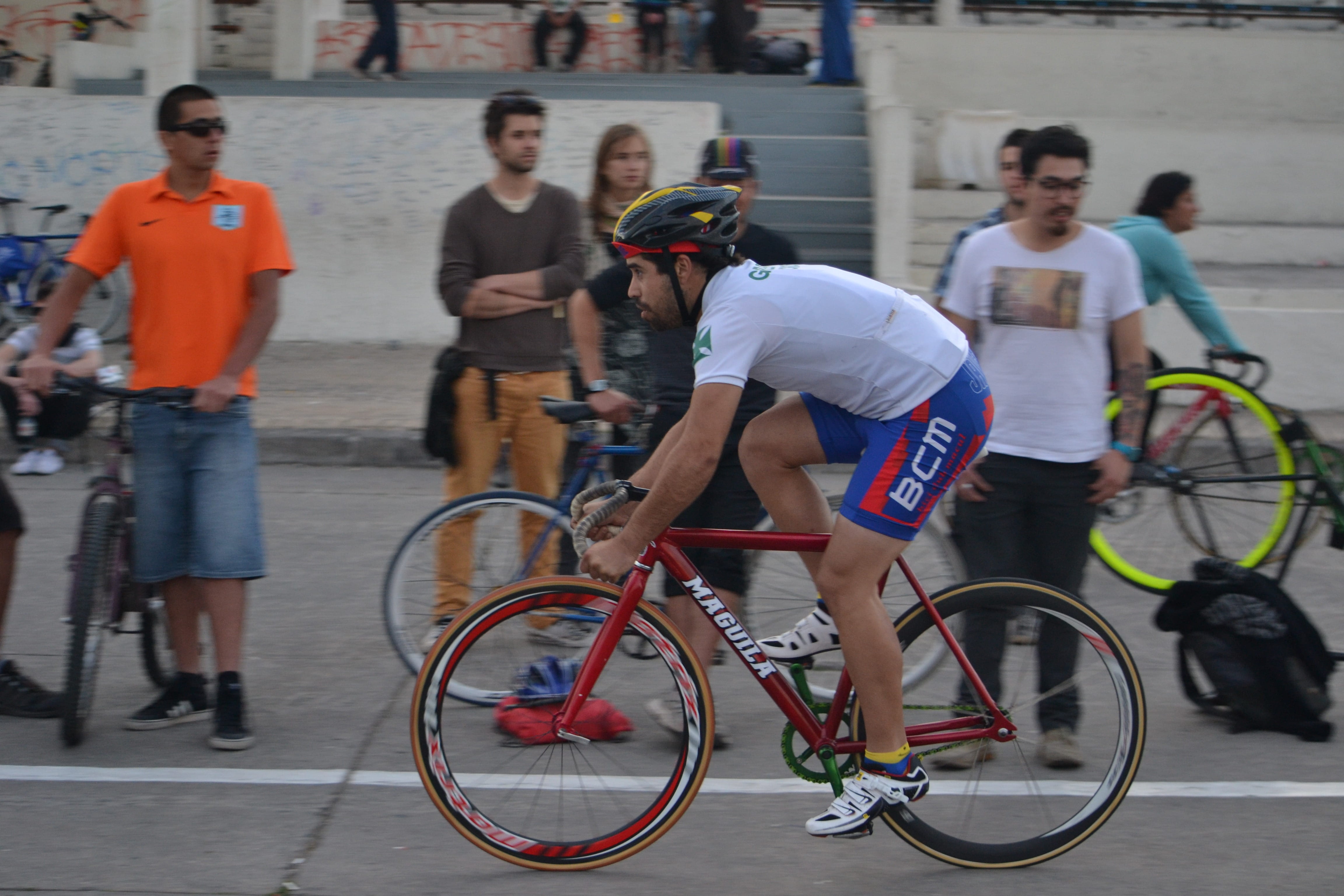Bicycle, competition, real people, sport, Fixed Gear, adult, cycling, people, lifestyles, Santiago, full length, bike, city, mode of transportation, healthy lifestyle, HD Wallpaper
