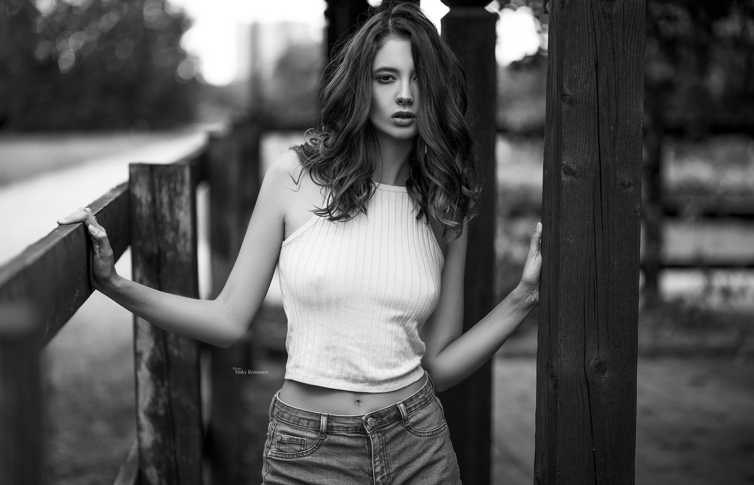 Maxim Romanov, black and white, Maks Romanov, girl, Disha Shemetova, monochrome, jeans, look, hands, 2K, pose, HD Wallpaper