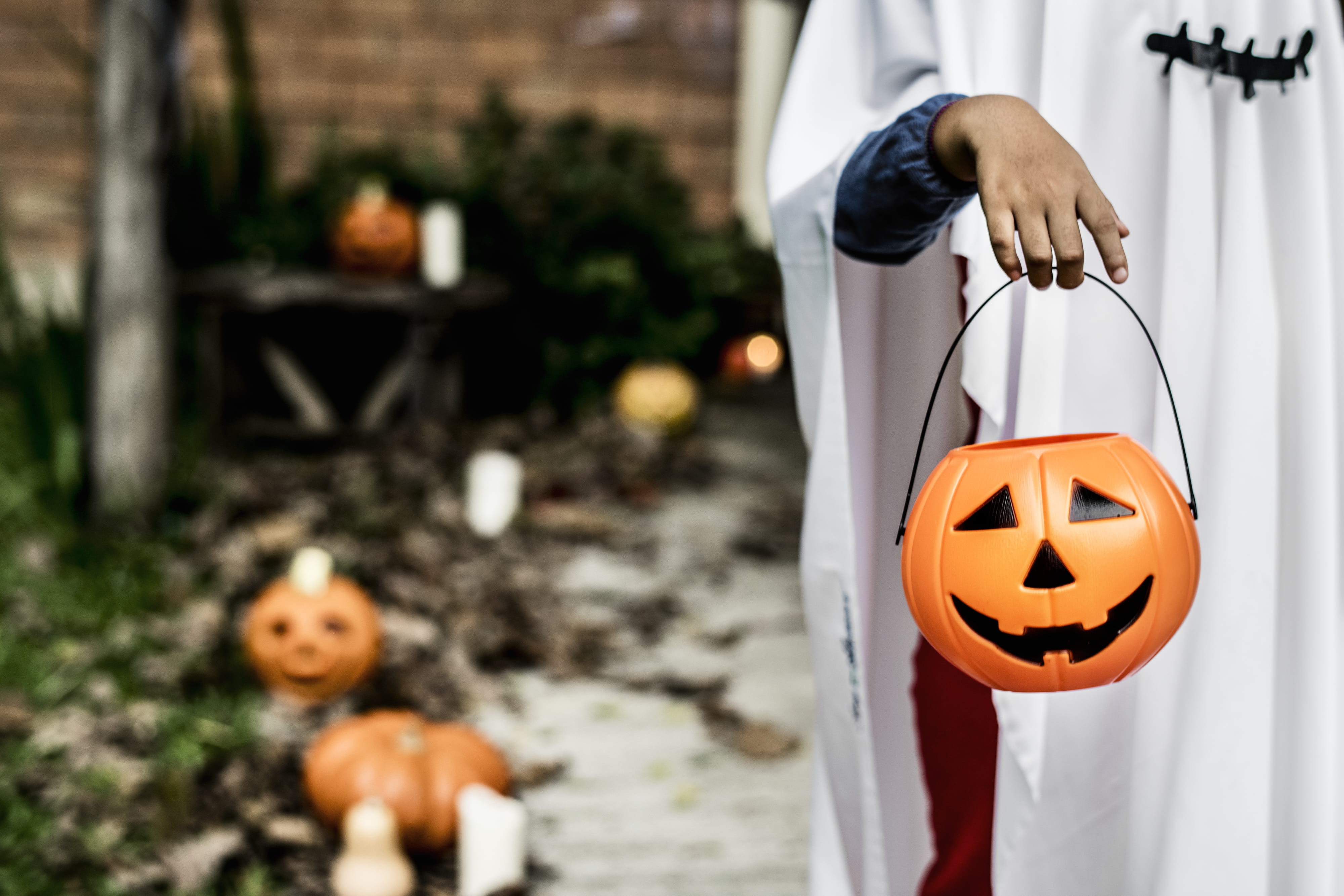 anthropomorphic, eerie, focus on foreground, woman, horror, decorative, architecture, humor, celebration, childhood, traditional, food and drink, spooky, HD Wallpaper