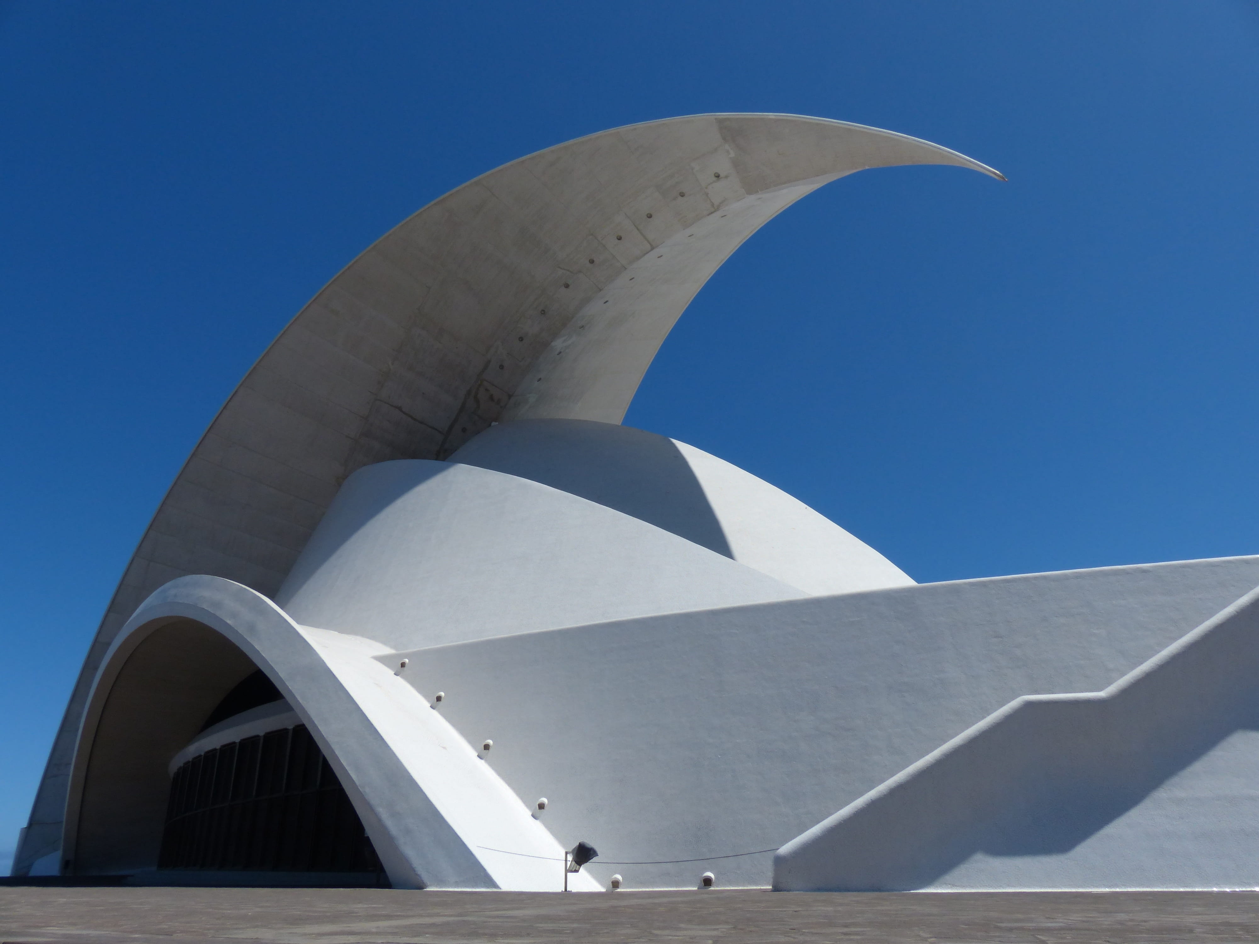 clear sky, roof top, sunny, low angle view, staircase, sickle-shaped, travel destinations, avant-garde, de, powerful, tourism, auditorium, tenerife, muschelförmig, HD Wallpaper