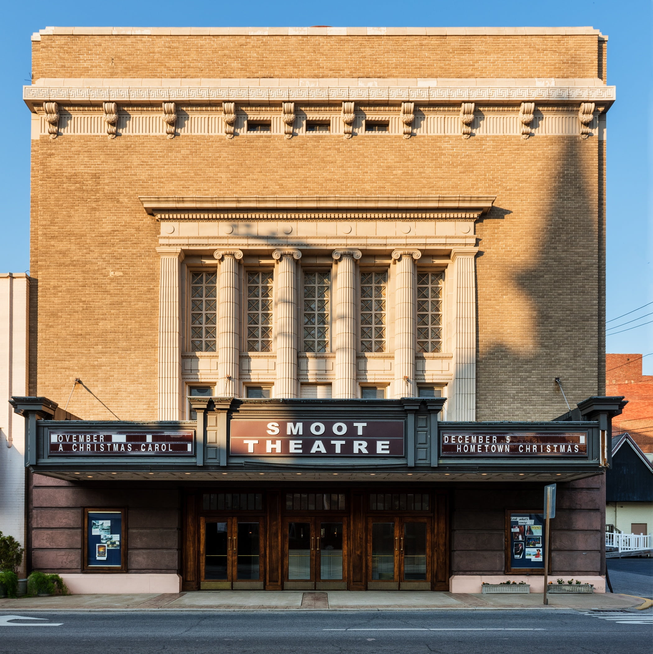 transportation, theater, window, city, facade, structure, 1080P, travel destinations, historic, building, no people, theatre, landmark, day, smoot, daytime, Phone HD Wallpaper