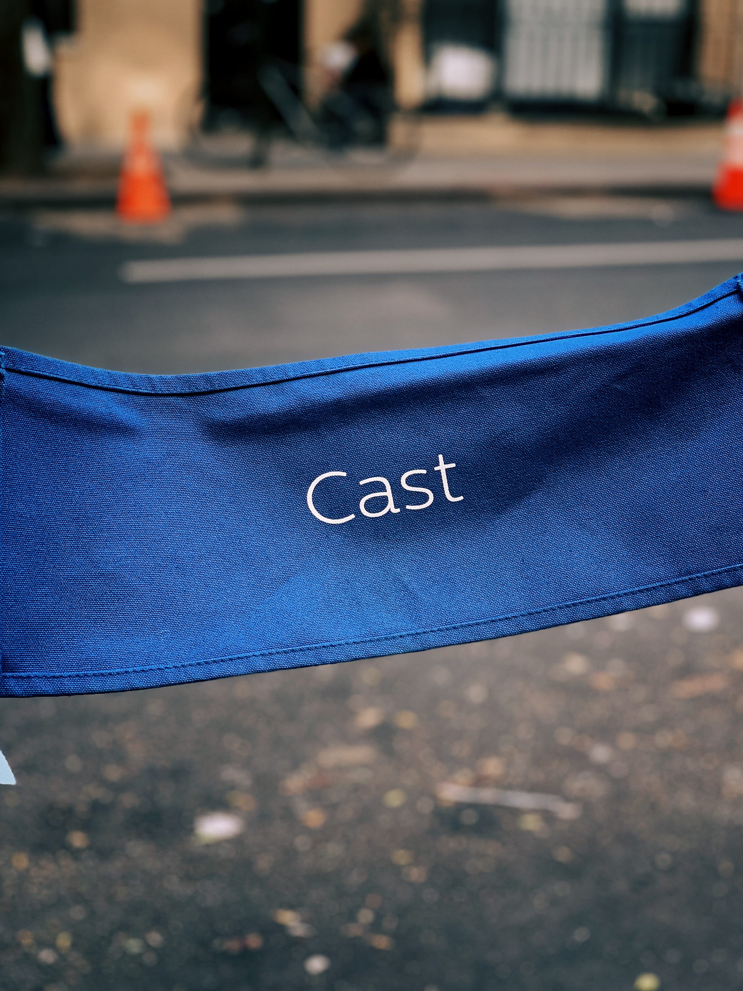 jeans, acting, casting chair, 2K, communication, cast, chair, information, message, incidental people, lifestyles, western script, hand, emblem, close-up, Phone HD Wallpaper