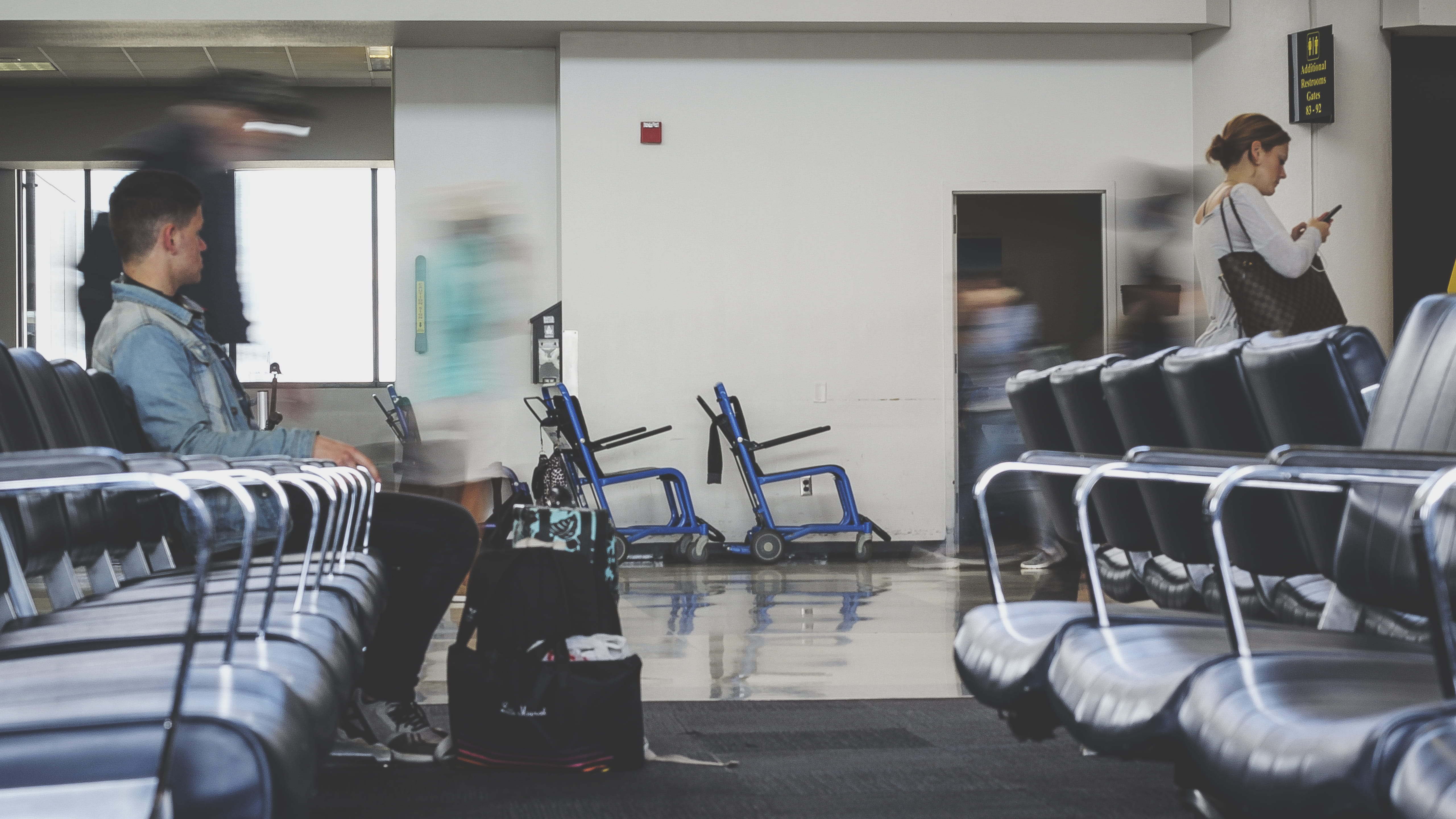 real people, transportation, waiting, business, indoors, people Traveling, standing, built Structure, 5K, carrying, business Travel, casual clothing, image Technique, HD Wallpaper