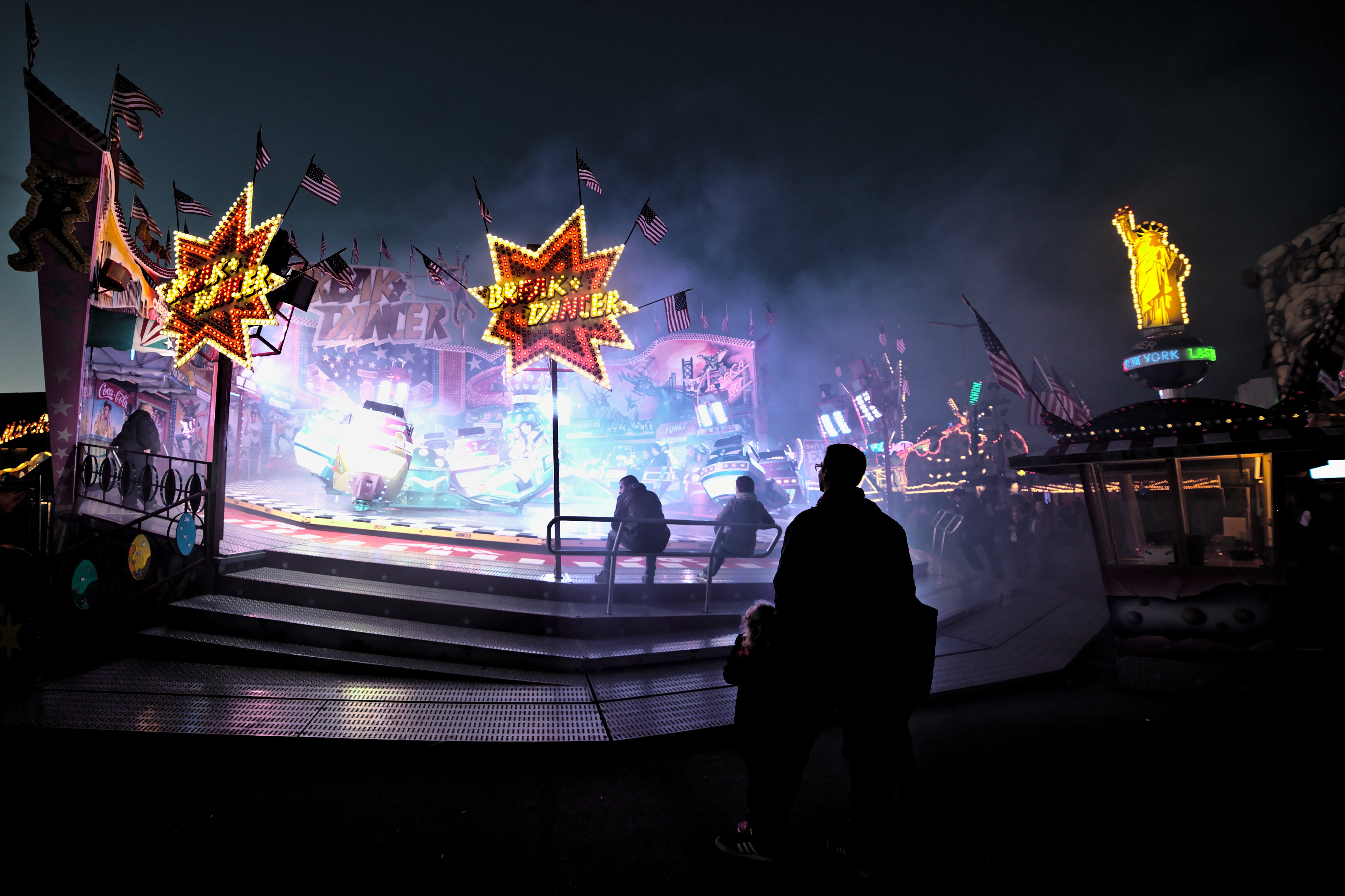 amusement park, men, break, watching, motion, carousel, arts culture and entertainment, multi colored, night, adult, 5K, silhouette, event, person, rear view, HD Wallpaper
