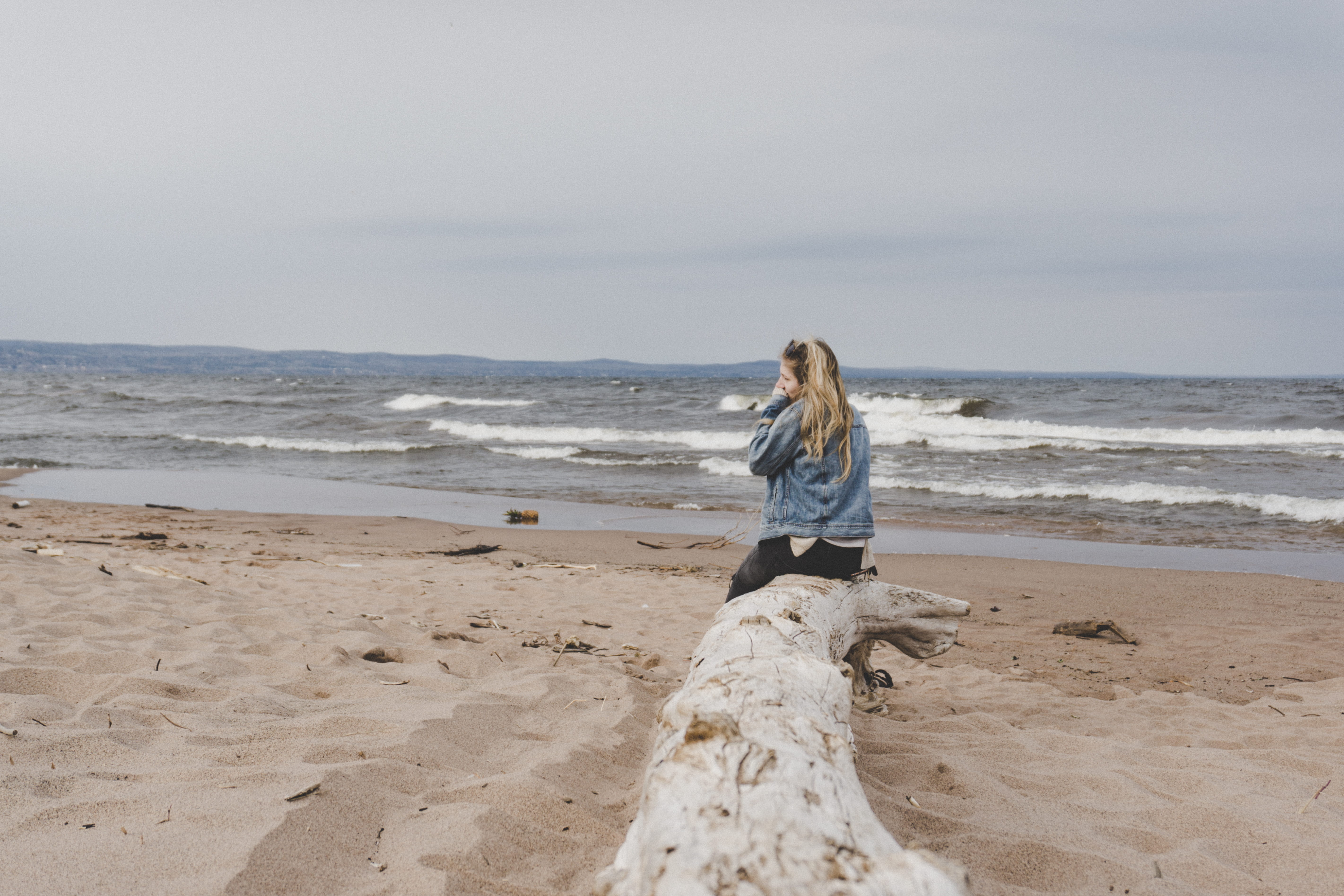 hairstyle, land, leisure activity, beauty in nature, 5K, hair, one person, scenics - nature, beach, horizon over water, casual clothing, sea, outdoors, HD Wallpaper