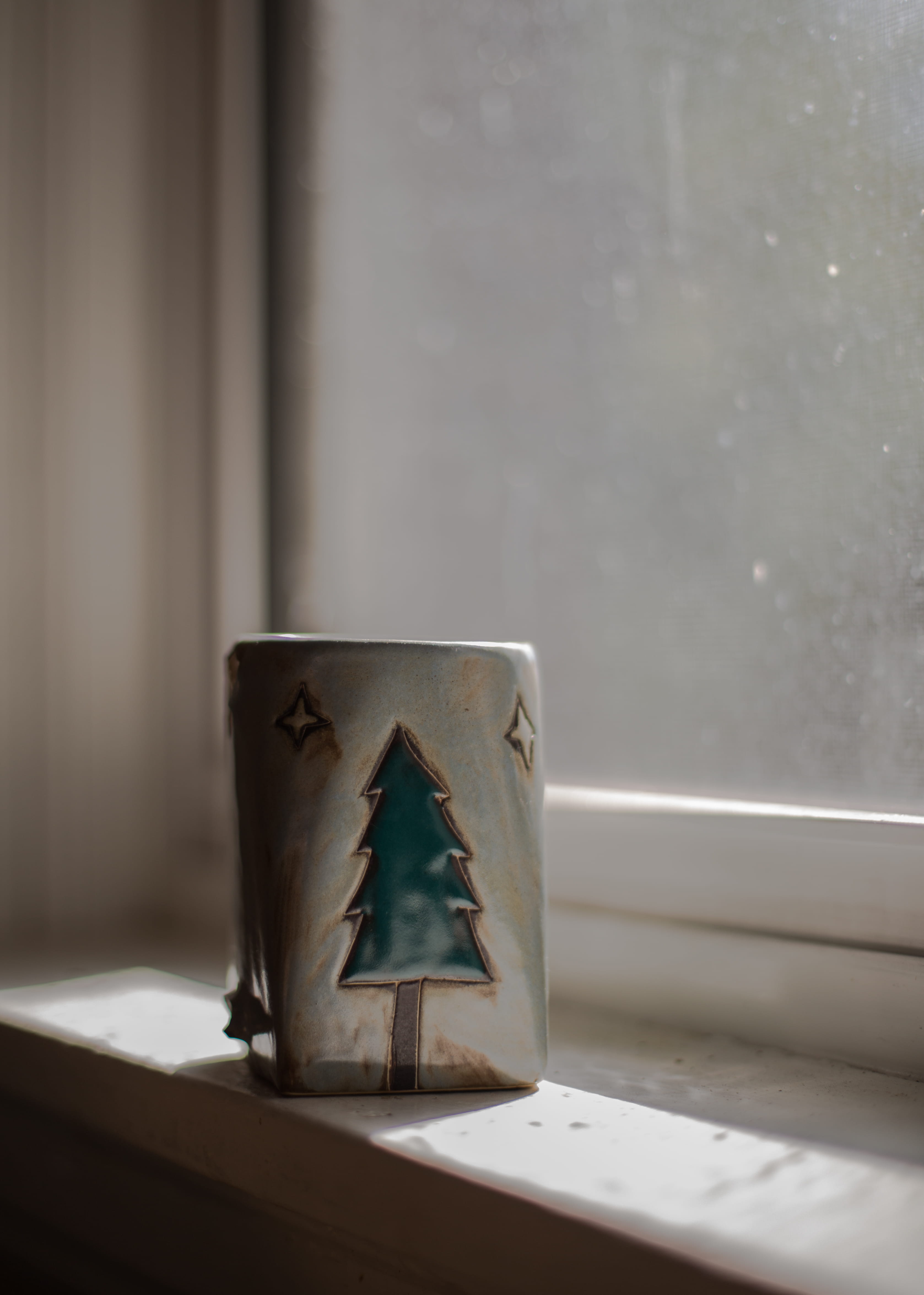 glass - material, focus on foreground, still life, wall - building feature, window, duluth, spirituality, united states, representation, art and craft, Phone HD Wallpaper