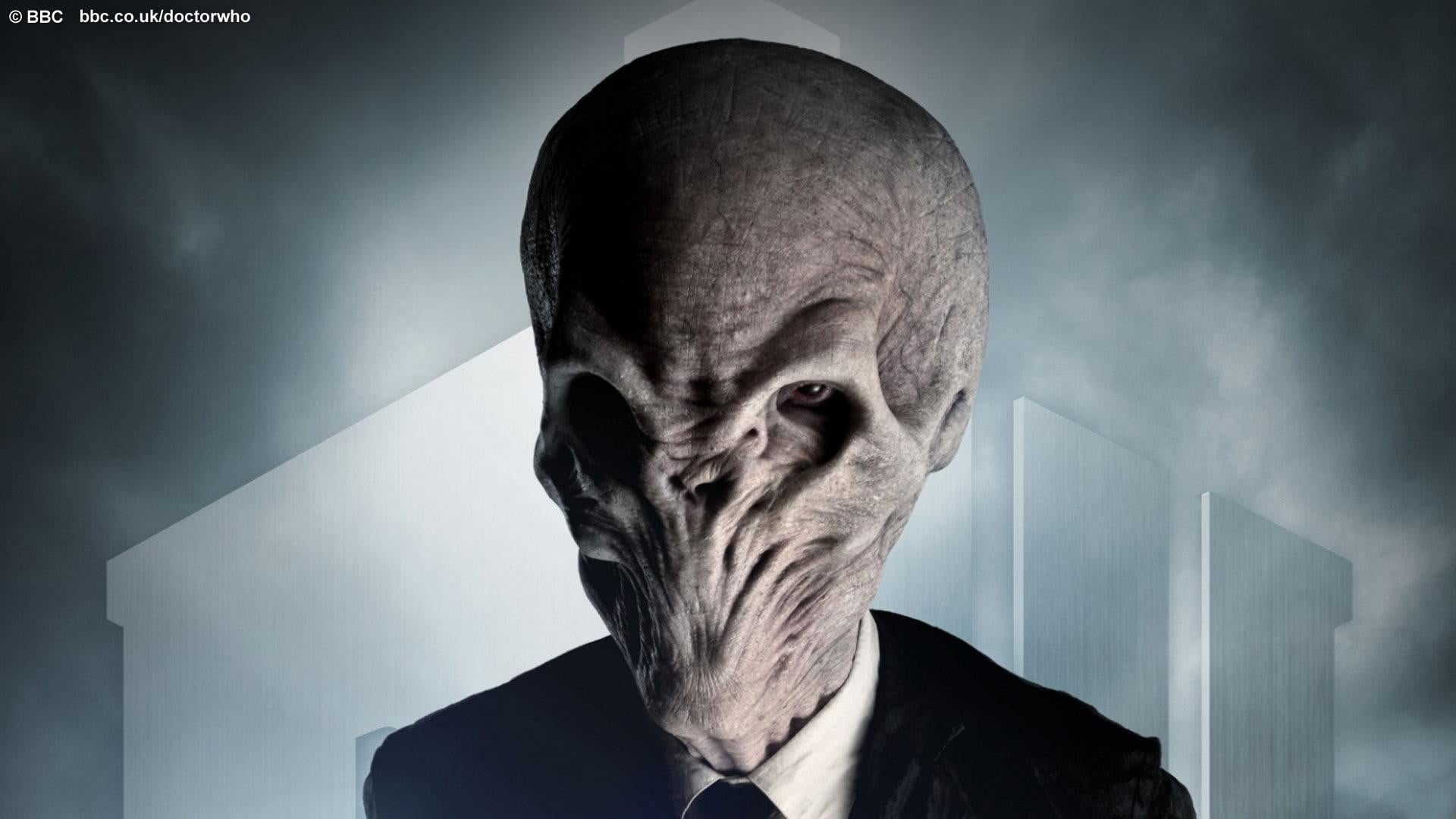 digital composite, mature adult, obscured face, fear, front view, 1080P, human body part, studio shot, The Silence, alien, Doctor Who, spooky, portrait, HD Wallpaper