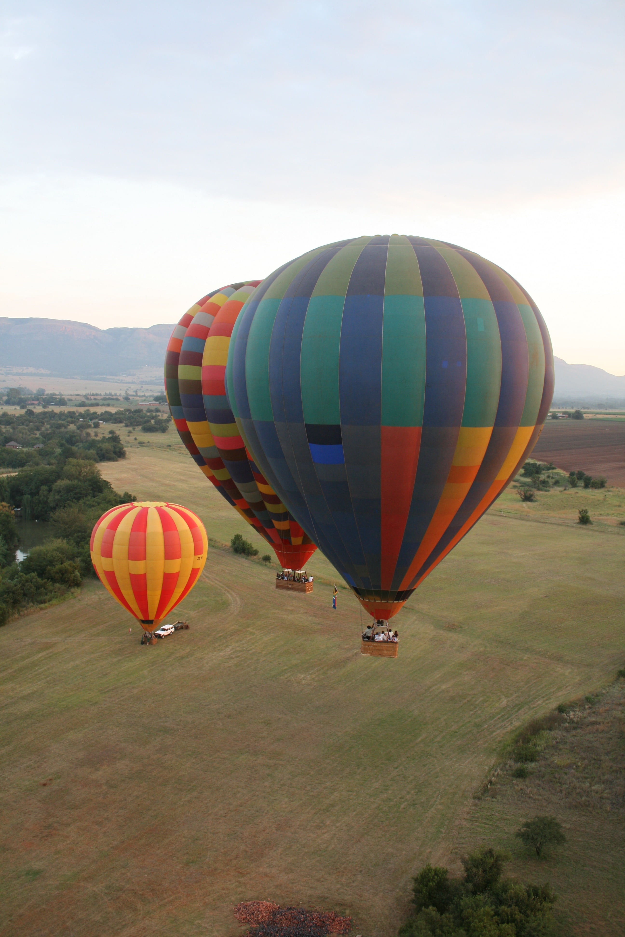 fun, outdoors, sport, hot Air Balloon, ballooning, balloons, sky, ballooning festival, multi colored, recreation, balloon, blue, 4K, aerial, mode of transportation, Phone HD Wallpaper