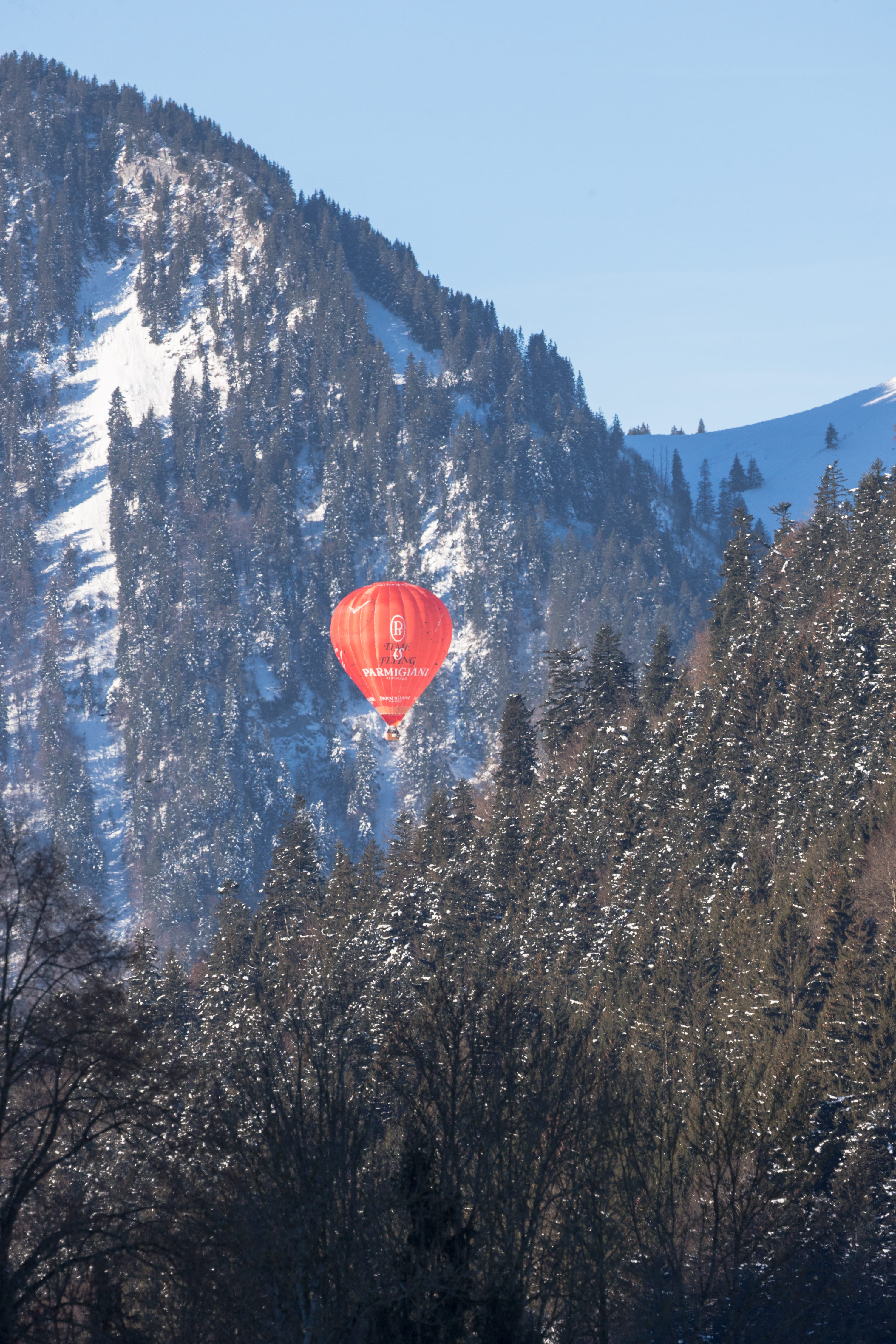mountain, environment, day, non-urban scene, tranquility, hot air balloon, hotair, balloon, green, trees, red, beauty in nature, no people, white, orange, Phone HD Wallpaper
