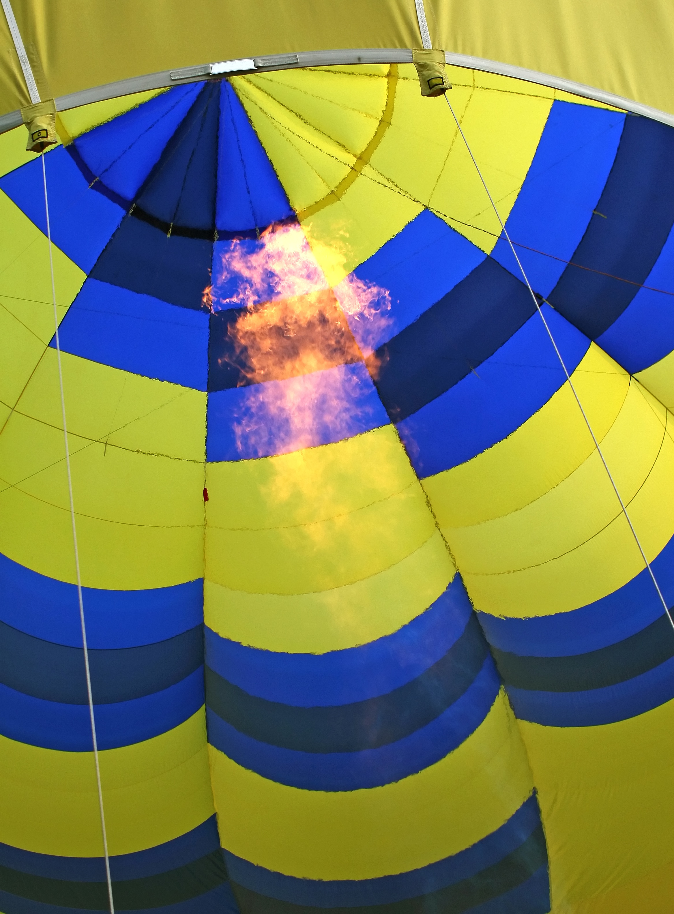 float, aerospace, 2K, transportation, pilot, hot, aircraft, wind, flying, sky, gas, ballooning, success, transport, retro, harness, nature, rigging, aviation, Phone HD Wallpaper
