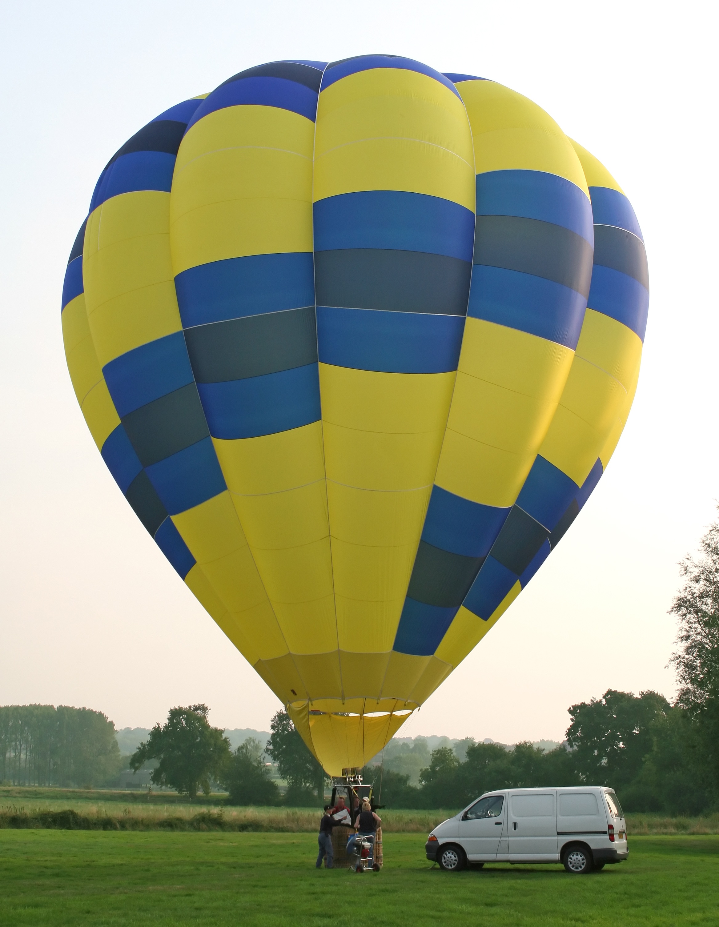 leisure activity, fun, balloon, safe, off, field, rise, fall, rigging, harness, fly, day, sail, plant, air Vehicle, mode of transportation, retro, drift, Phone HD Wallpaper